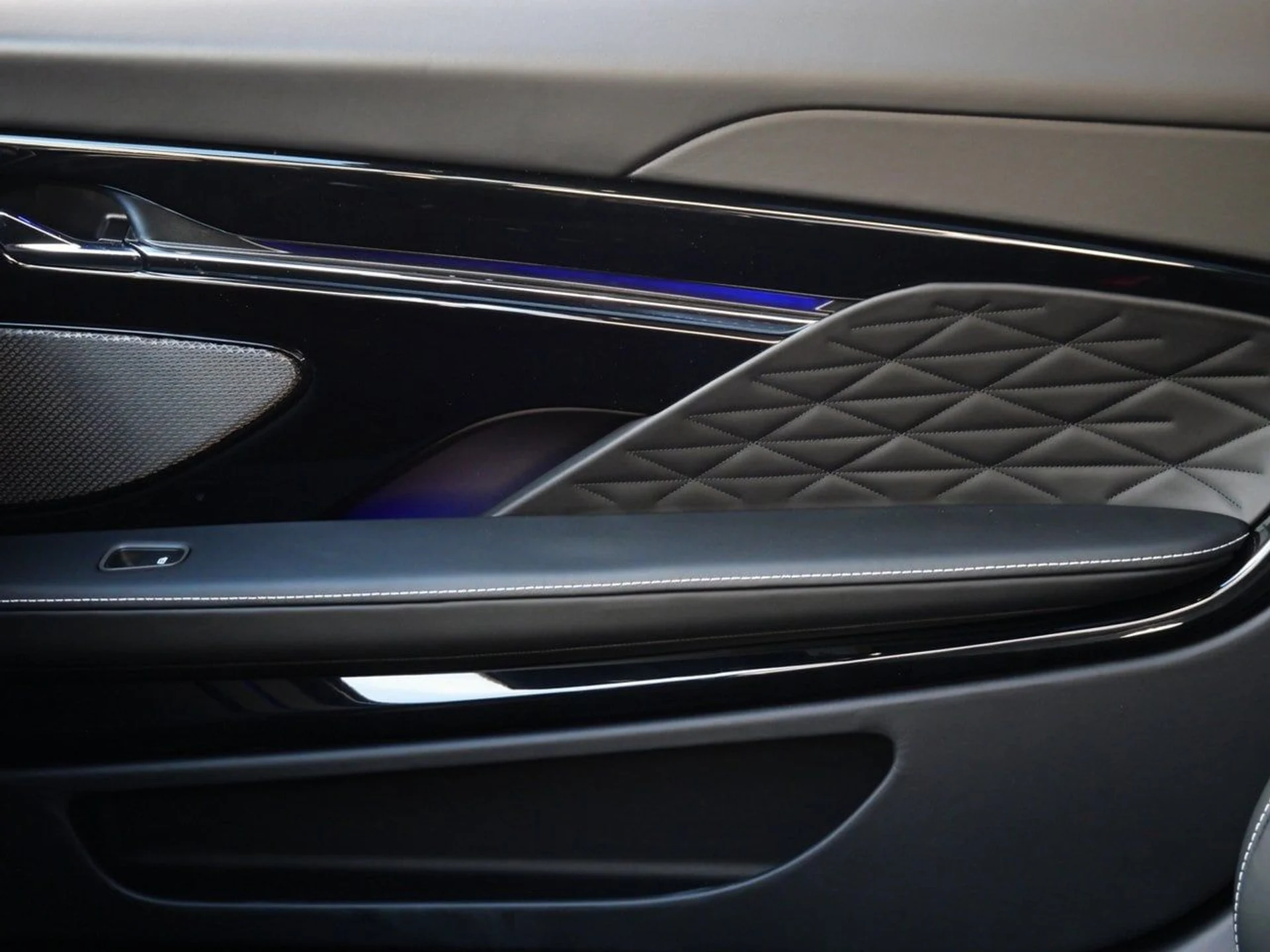 mph016_2486384829_7ea053f4b020fe6259231f371af19cedx_48c55d9711