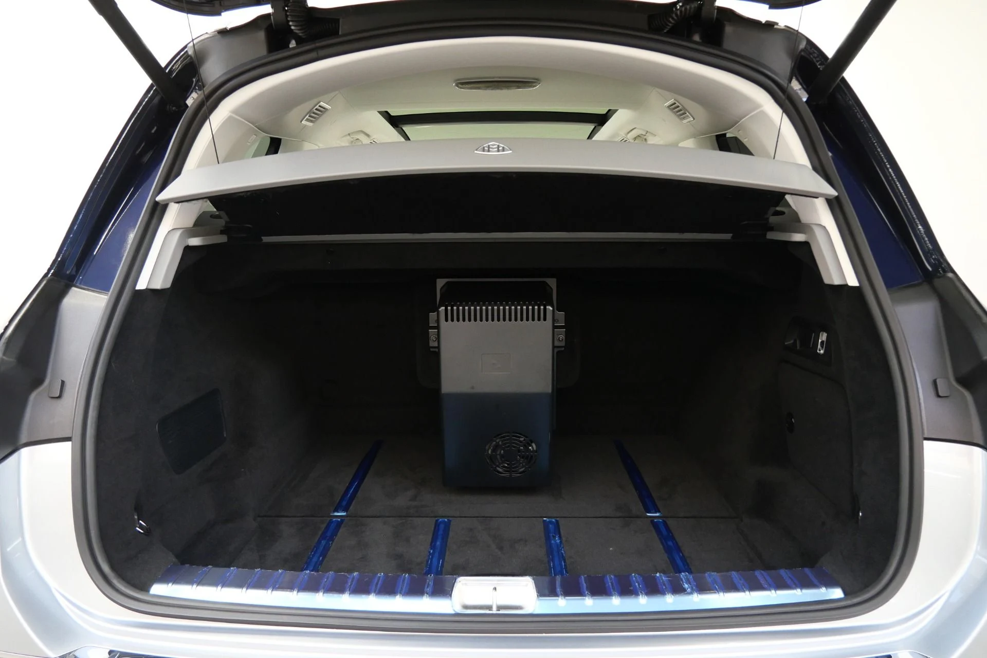 mph016_2493586913_Used_2024_Mercedes_Benz_Maybach_GLS_600_4_MATIC_Factory_Two_Tone_paint_Polished_Wheels_Loaded_1774374618_cf0771e415