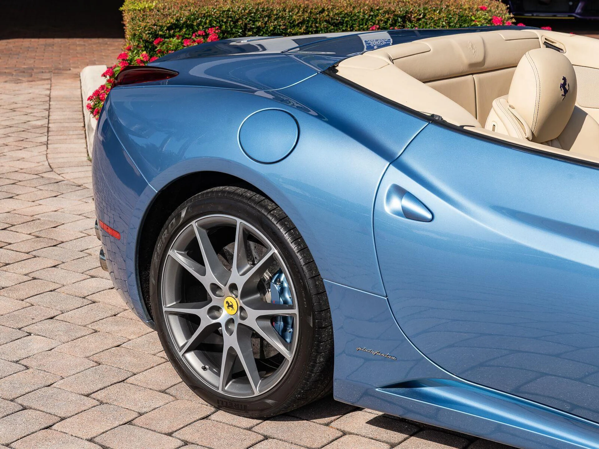 mph016_2496489839_Used_2010_Ferrari_California_1793131307_63420f8586