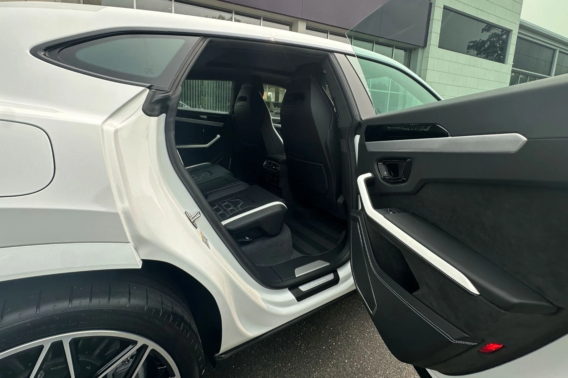 mph016_2501828823_New_2026_Lamborghini_Urus_SE_1784539635_b8d8ec658a