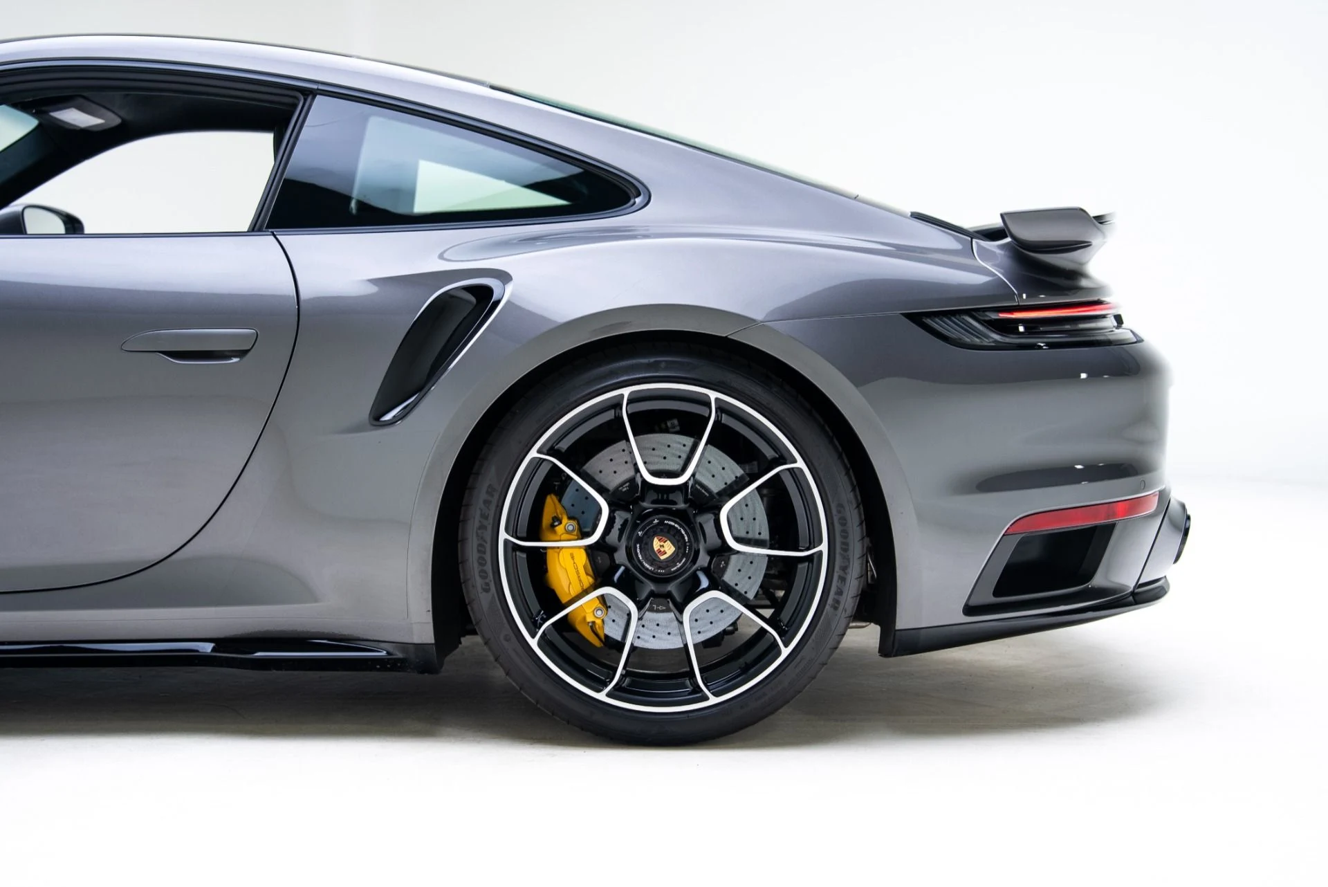 mph016_2504152125_Used_2024_Porsche_911_Turbo_S_1769194079_c131172322