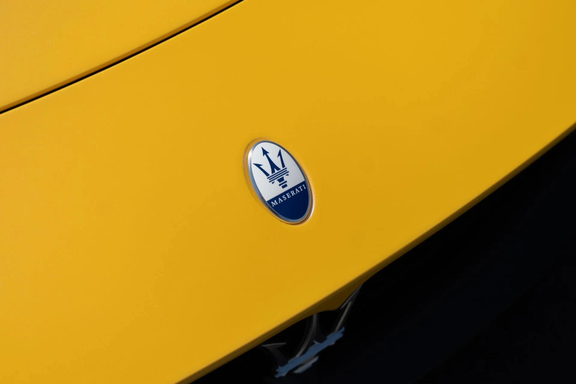 mph016_2506285479_Used_2023_Maserati_MC_20_1756163664_311832d82d