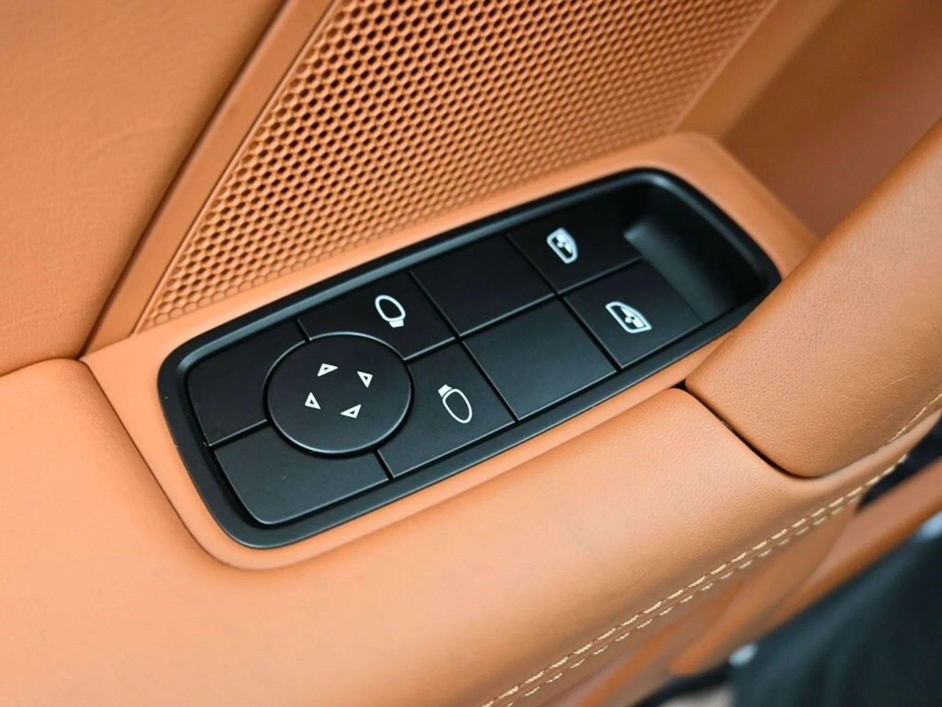 mph016_2508205104_465bdd6272d1dfcc5346fcc072e6e811x_68d8cc1f7d