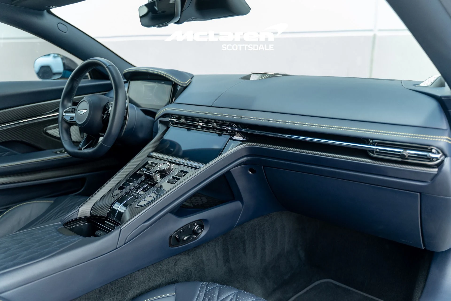 mph016_2510119124_Used_2024_ASTON_MARTIN_DB_12_V8_1782495312_5548287e37