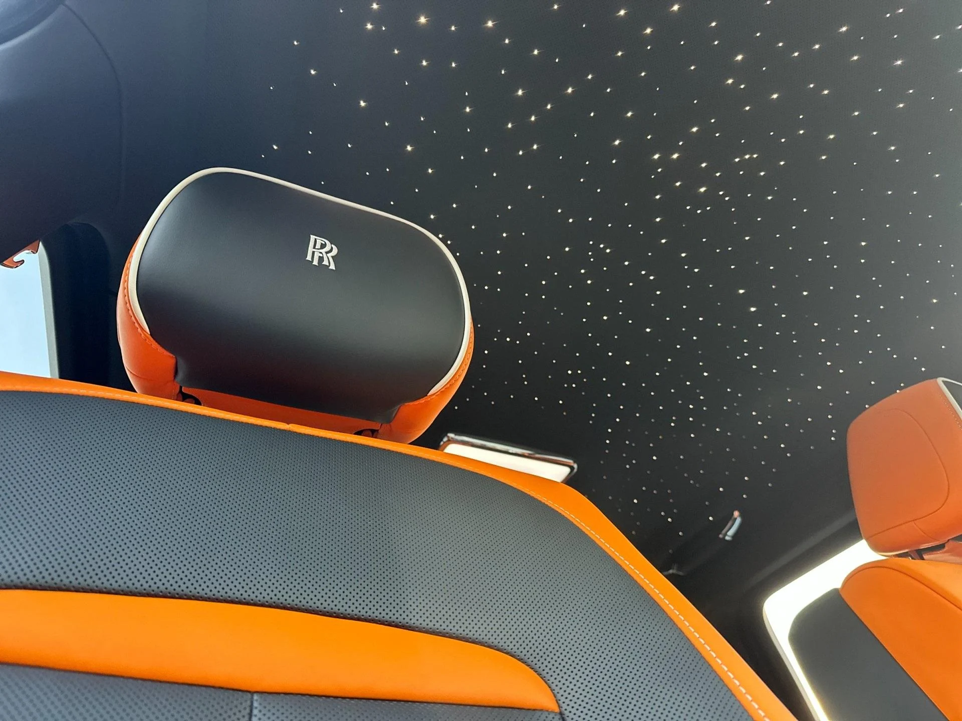 mph016_2510768893_New_2026_Rolls_Royce_Black_Badge_Cullinan_1764949804_0d061b6ae2