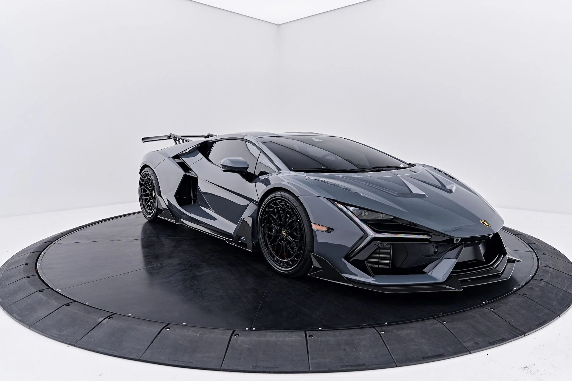 mph016_2513732241_Used_2024_Lamborghini_Revuelto_Base_1789623371_568a5fdcca