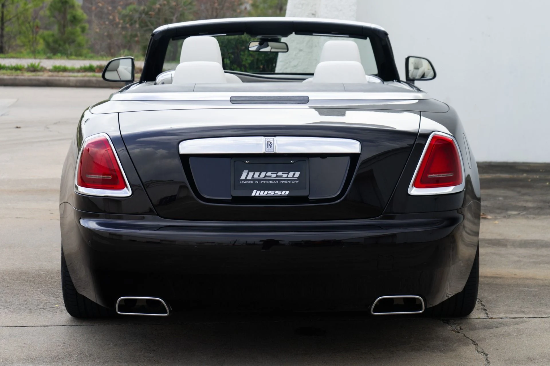 mph016_2524713468_Used_2017_Rolls_Royce_Dawn_1771784248_e8727b4e2d