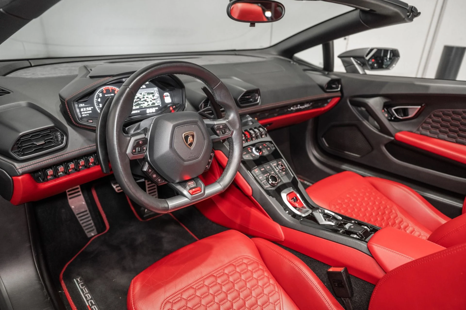 mph016_2528622611_Used_2016_Lamborghini_Huracan_LP_610_4_Spyder_1773071552_0b4a5e4210