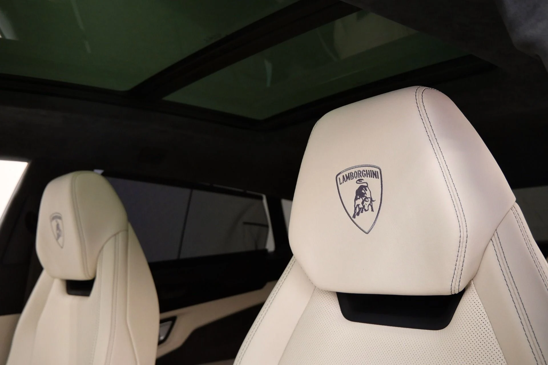 mph016_25288566_Used_2022_Lamborghini_Urus_23_Inch_Wheels_Two_Tone_Interior_Bang_and_Olufsen_Audio_1775677581_141dcc7218