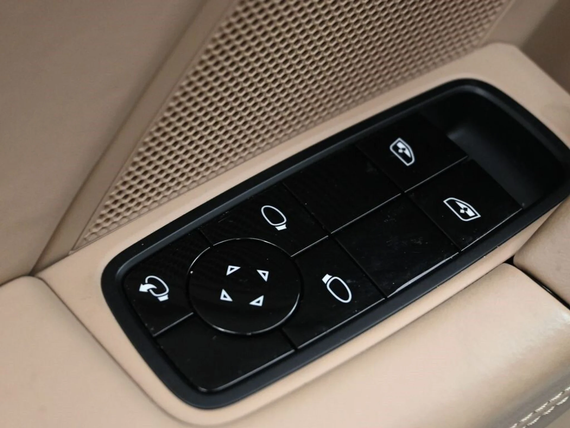 mph016_2533834418_d6cb3d29321ada03f2921acce8720e9bx_8d404f1920