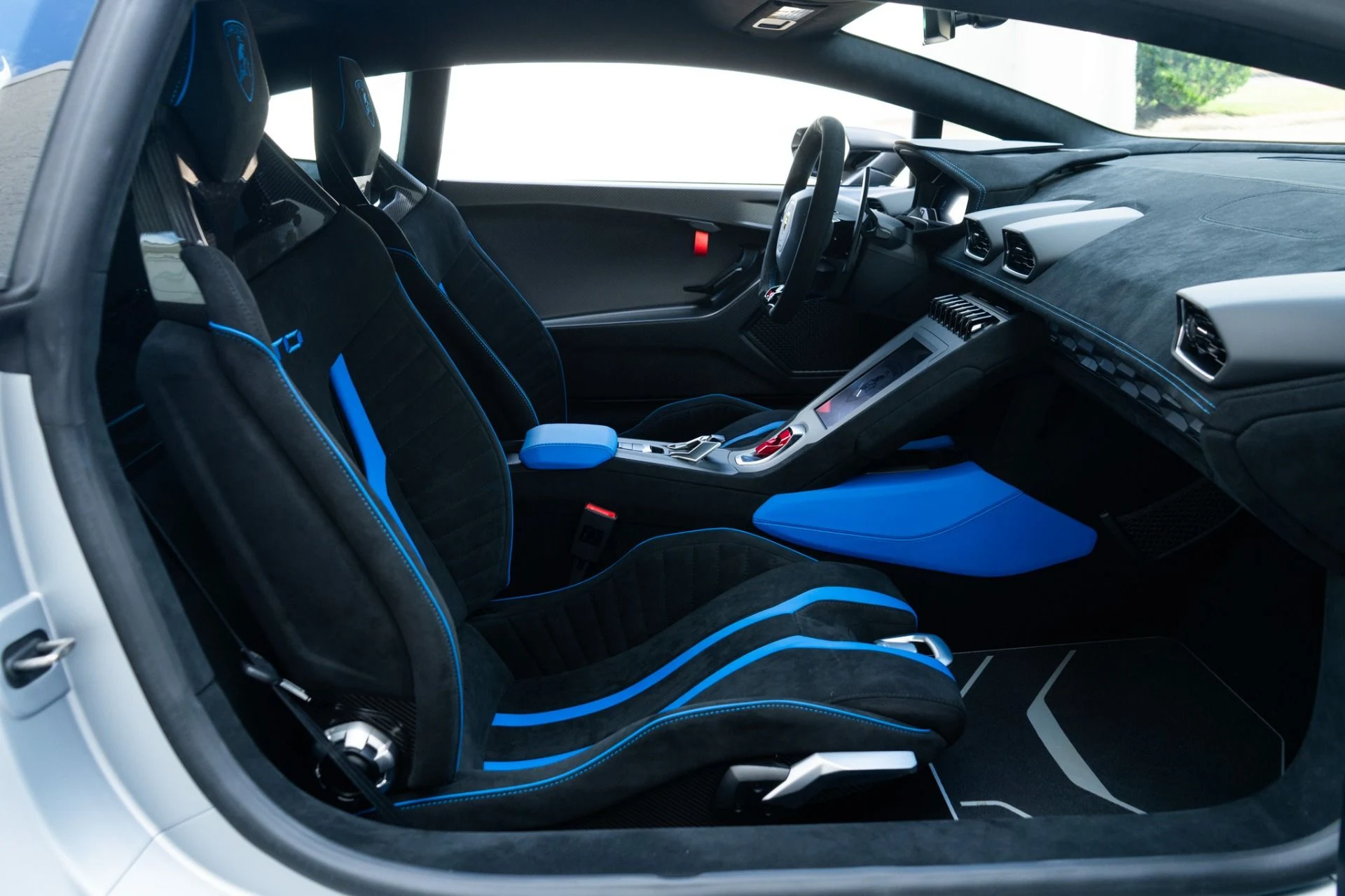 mph016_2534759553_Used_2023_Lamborghini_Huracan_STO_1760737861_95bfdbf556