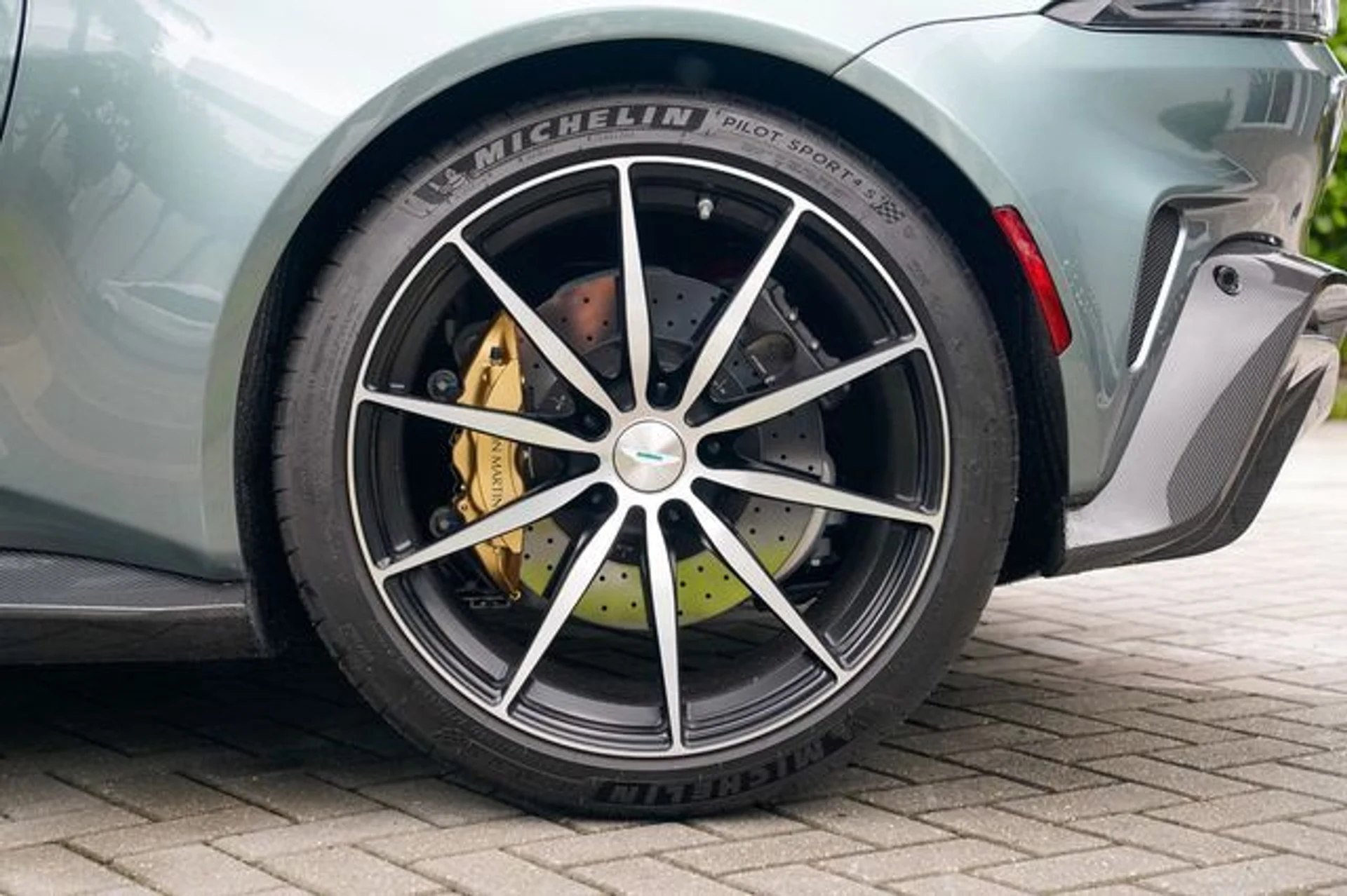 mph016_2537219046_22938048_17_e75b0501fa