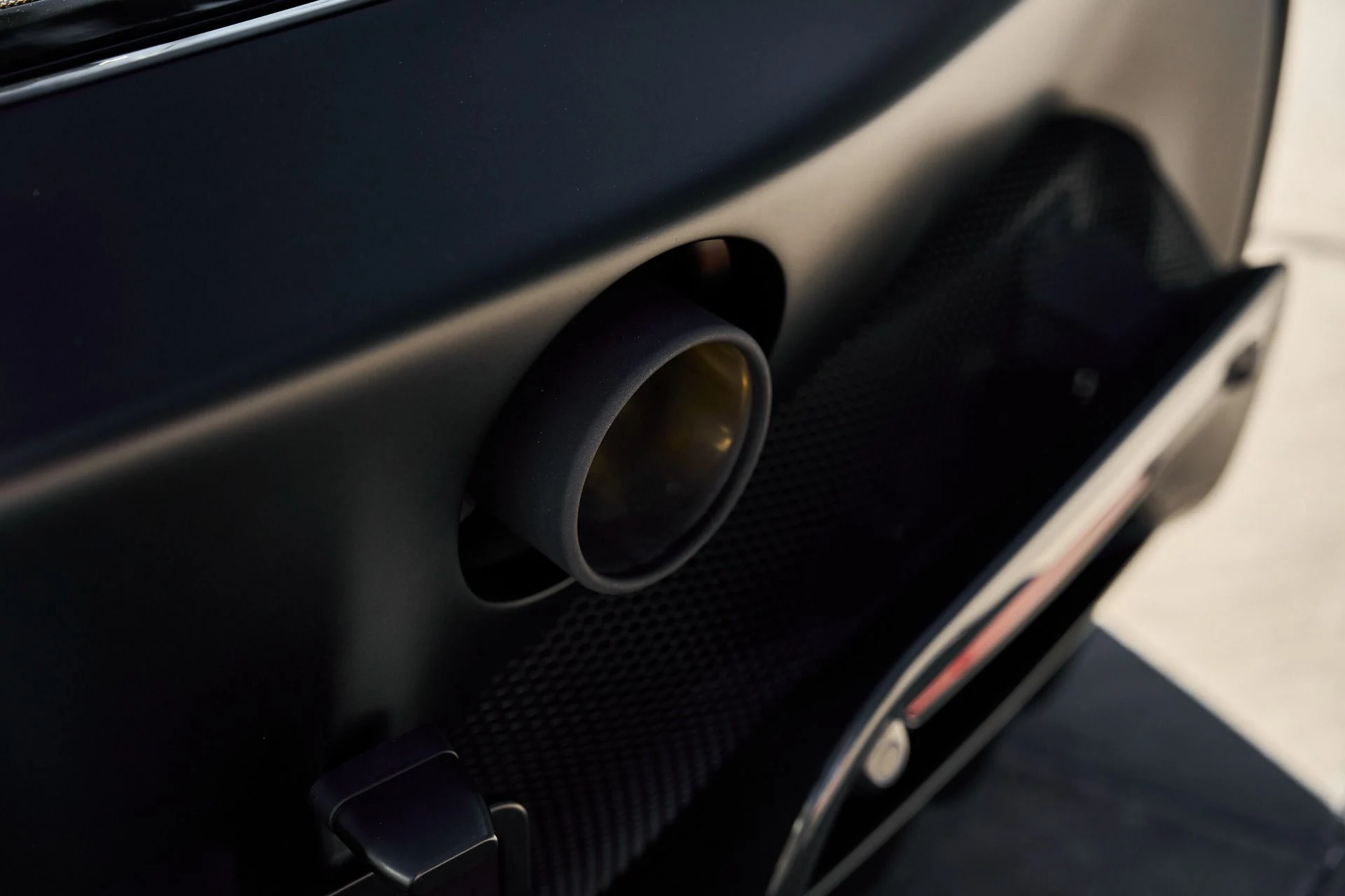 mph016_2538564456_Used_2023_Ferrari_SF_90_Stradale_Base_1772922918_abdcbad886