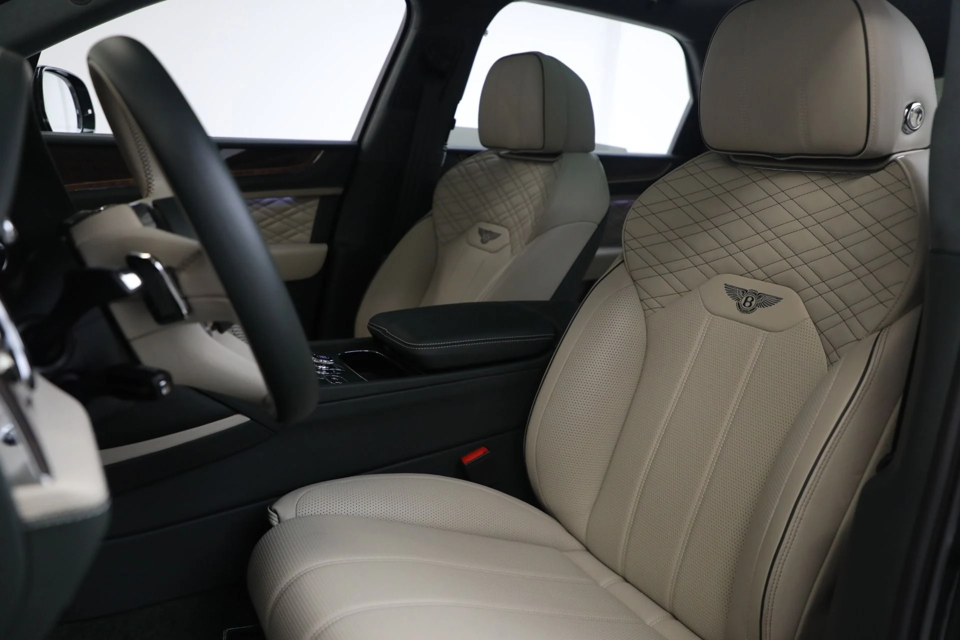mph016_2544385147_New_2023_Bentley_Bentayga_V8_52f36abffc