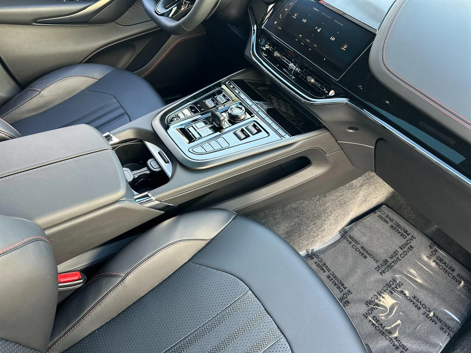 mph016_254701647_New_2026_Aston_Martin_DBX_1761314824_13408b076f