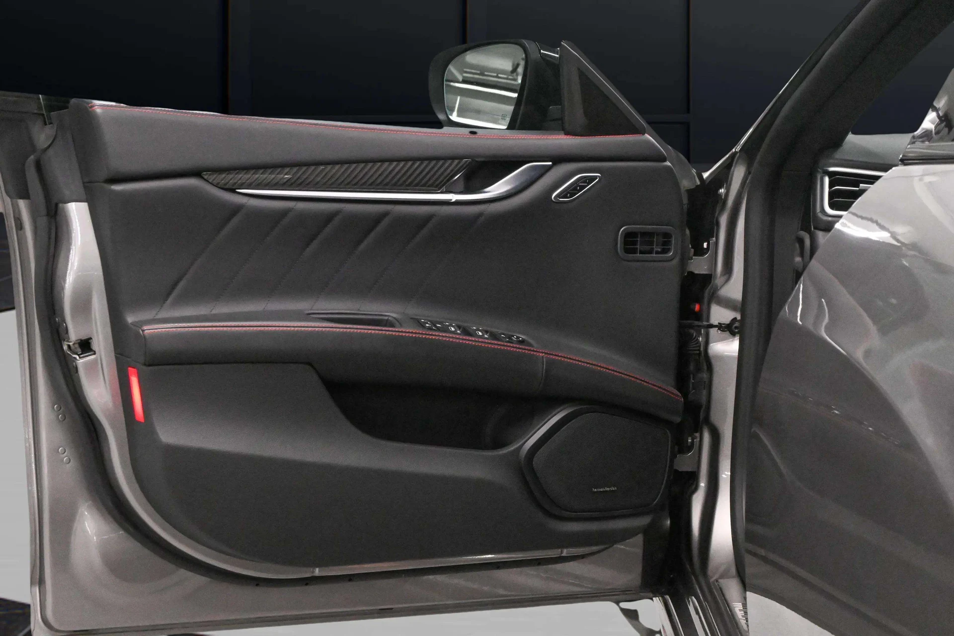 mph016_2548775085_363c00a5_aa47_4719_b851_6fd665eb77c1_24ce69fe_bab0_42da_8945_0fcc408d5183_ab2af33558