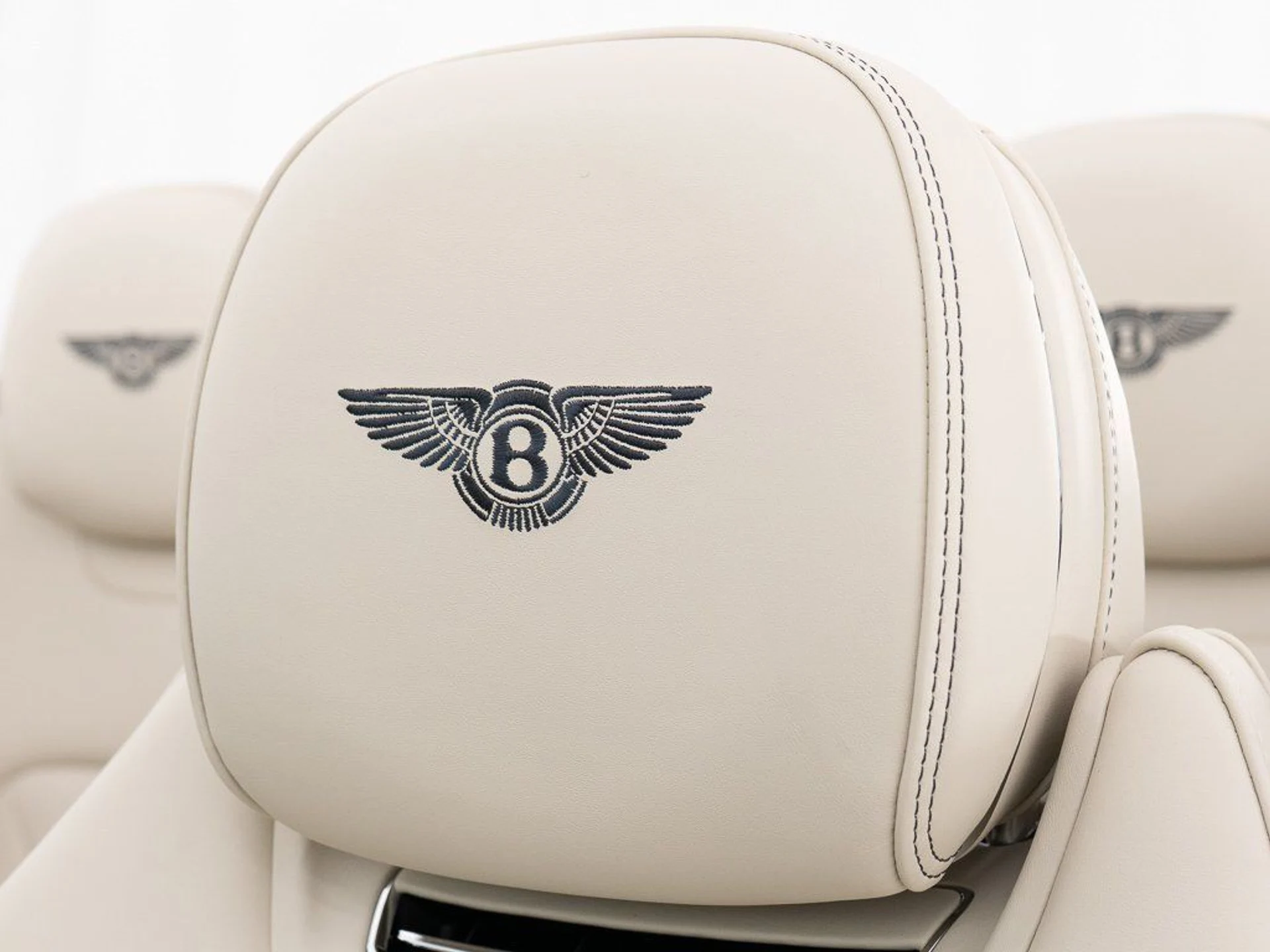 mph016_2548979331_fe3652a893414527d8ab20c2eb14367d_048ac6f552