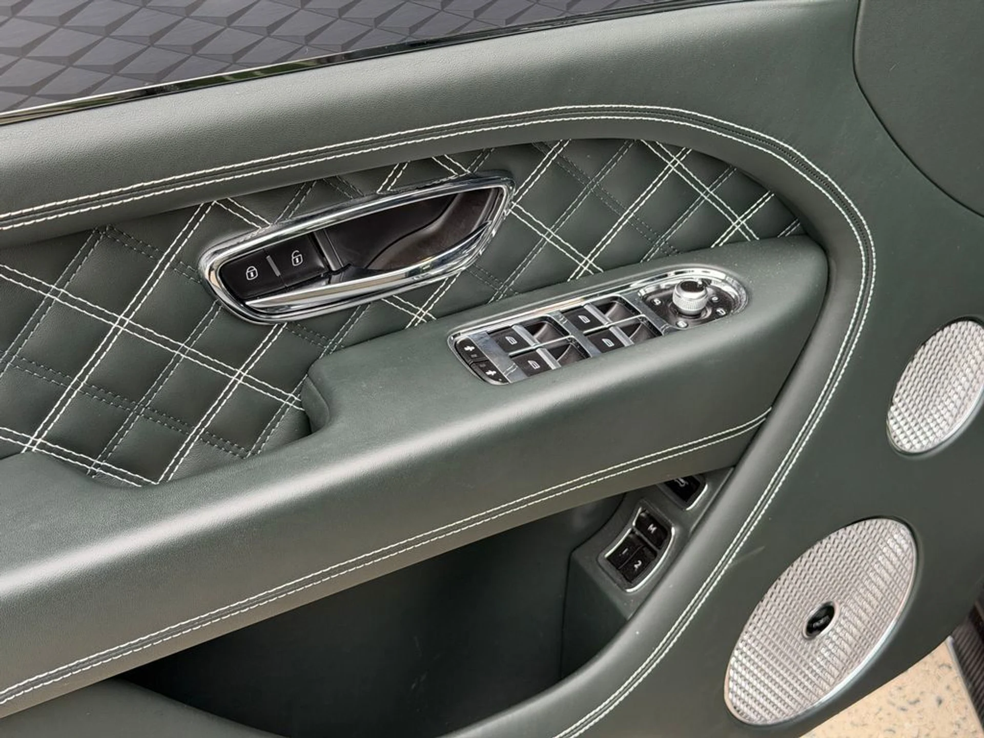 mph016_2554850217_d2f3b6a732324d9bb29cfed429738175_566122762a