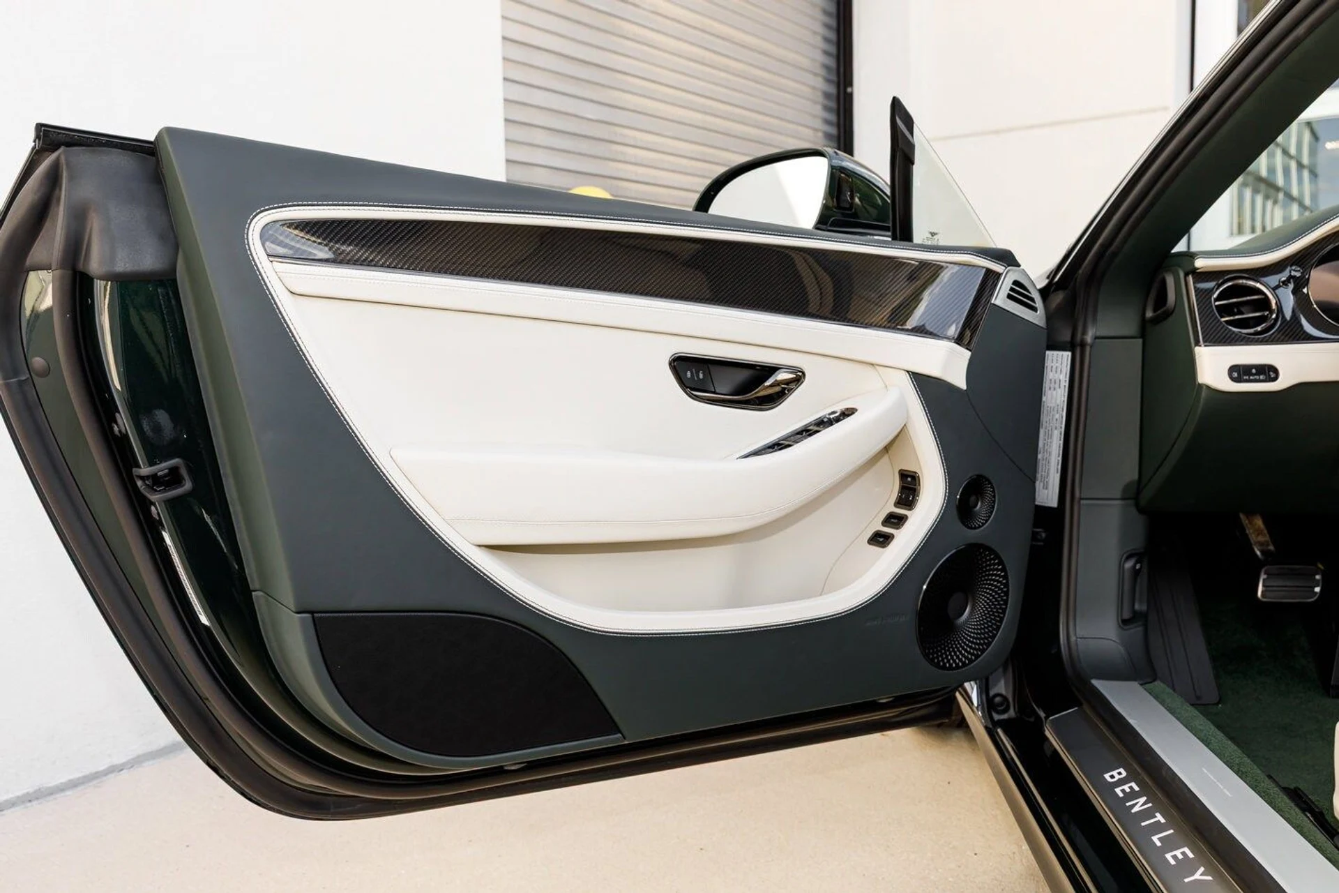 mph016_2555783928_537434b1d7e2a1f184f51b2d3ad8b328x_4d0b7f03cb