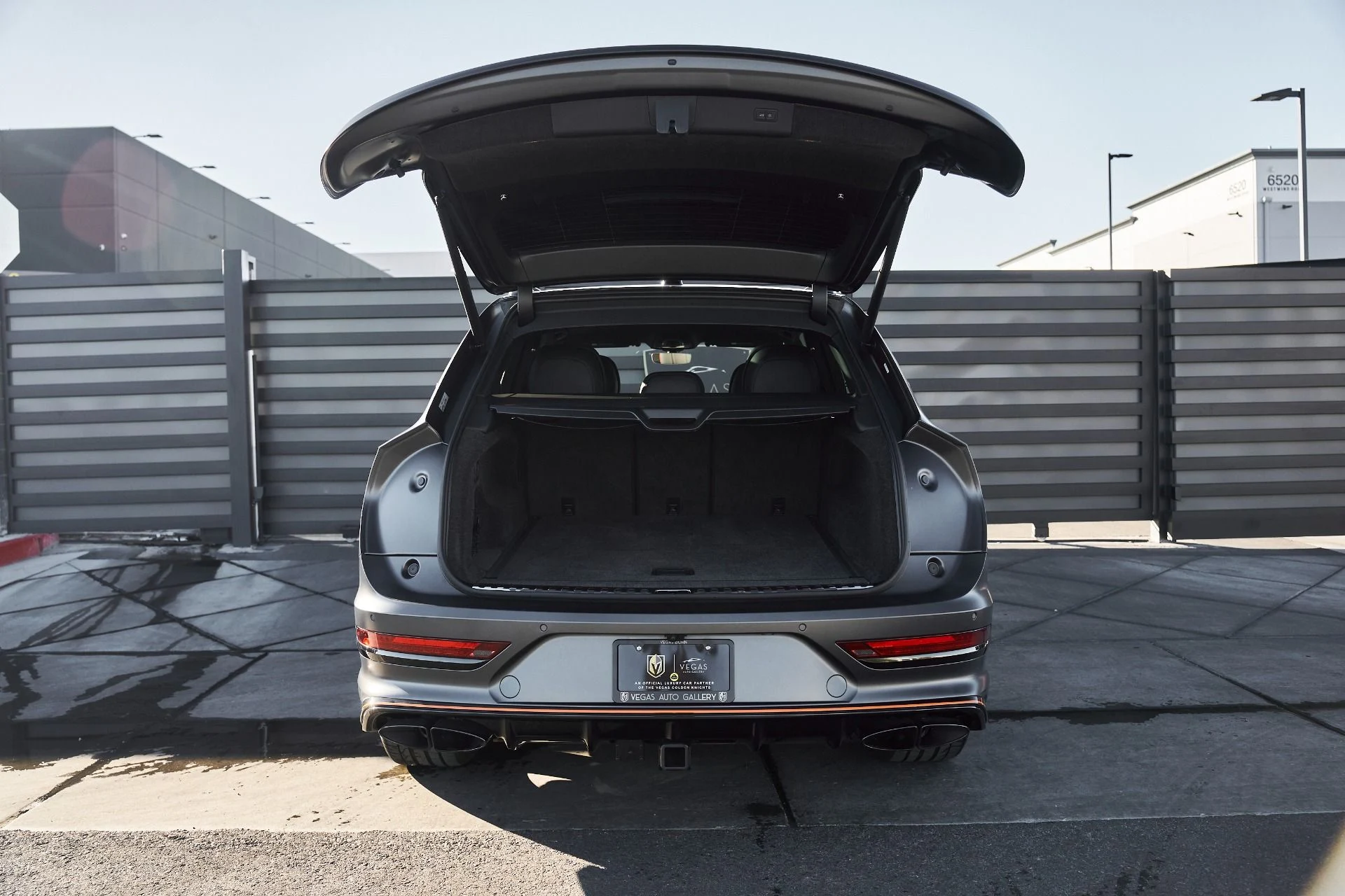 mph016_2558757020_Used_2025_Bentley_Bentayga_S_Black_Edition_1764904158_e38fde1f3d