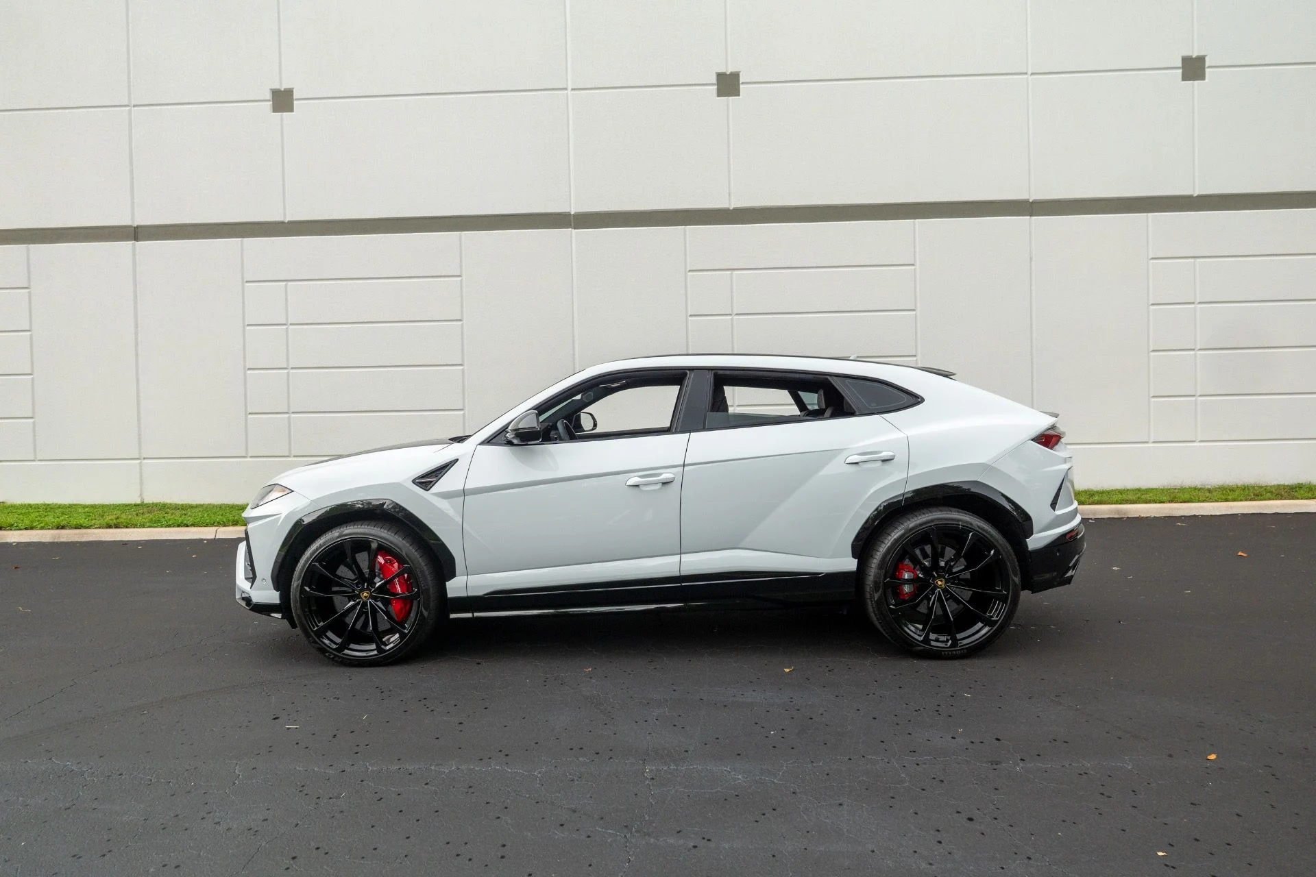mph016_2565194401_Used_2022_Lamborghini_Urus_1758159837_9987e9b02e