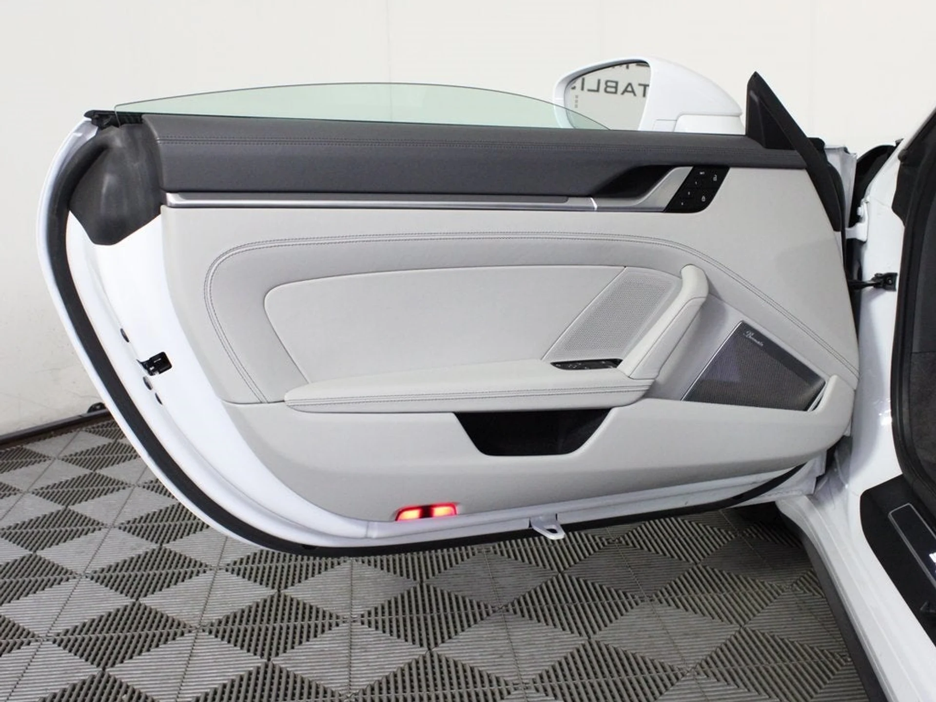 mph016_2569149207_17_137671df54