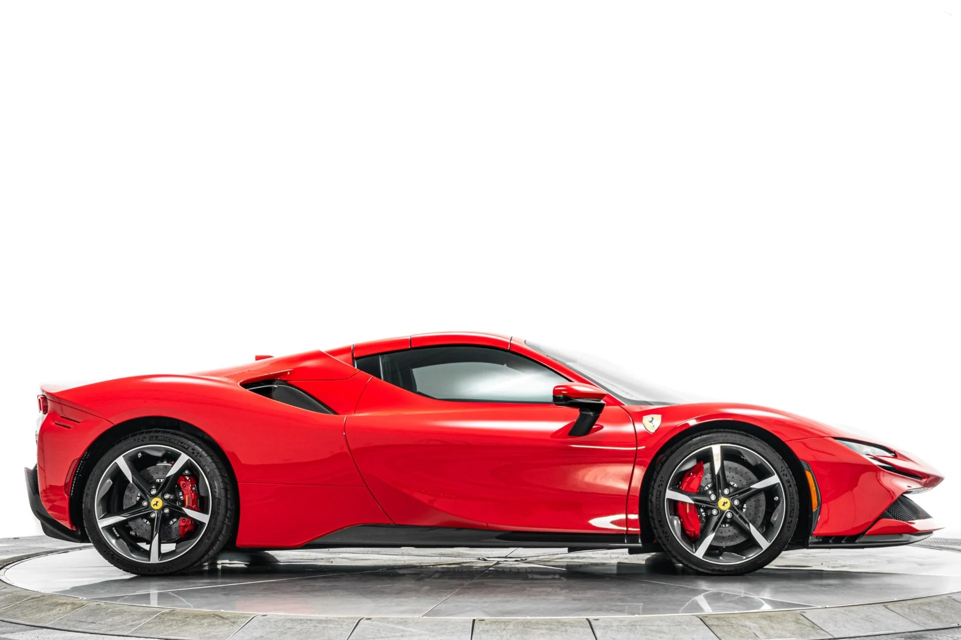 mph016_2577571292_Used_2025_Ferrari_SF_90_Spider_1779917400_a63d49da58
