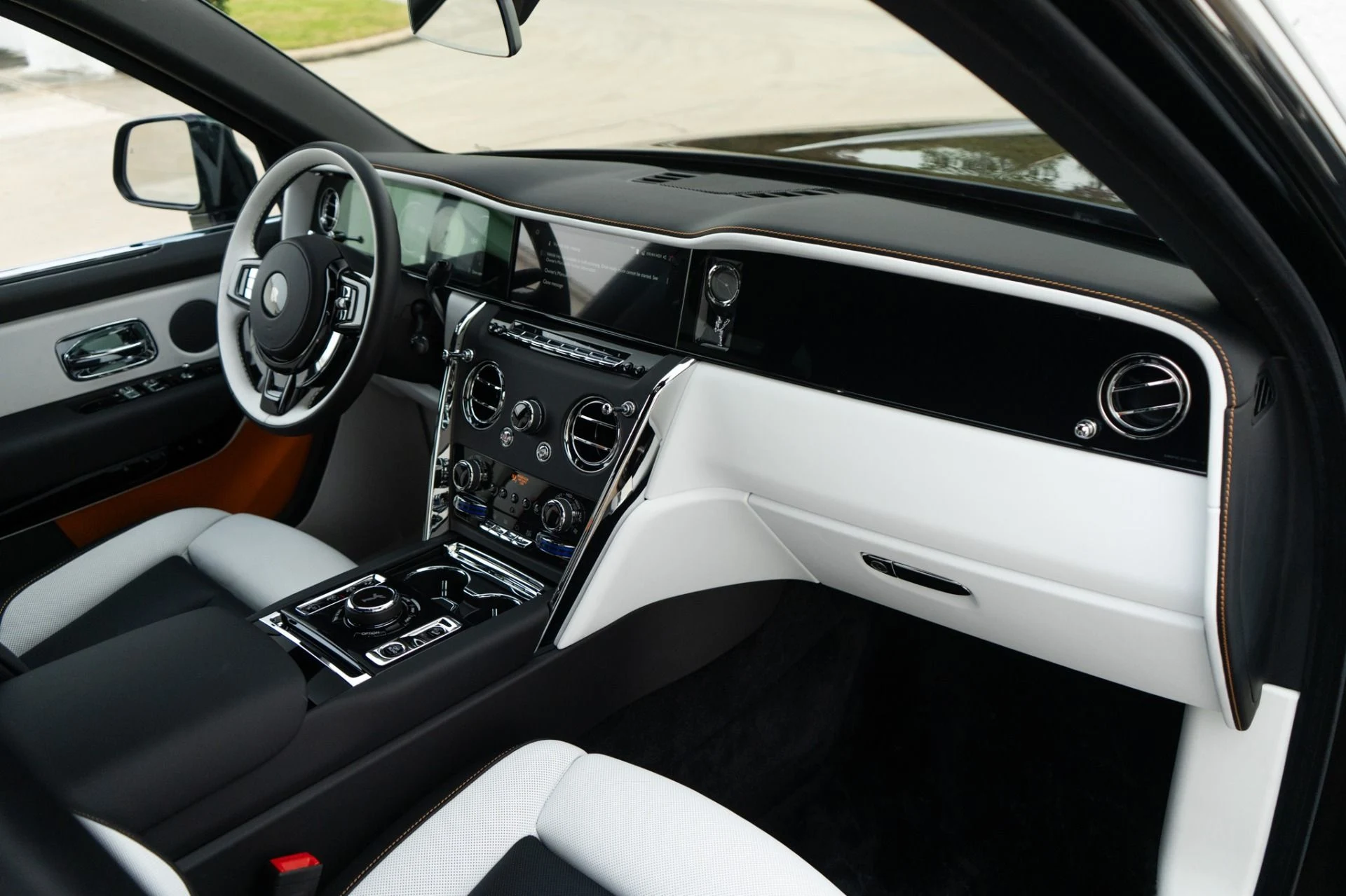 mph016_258533610_Used_2026_Rolls_Royce_Cullinan_1765925177_4890cc9b3e