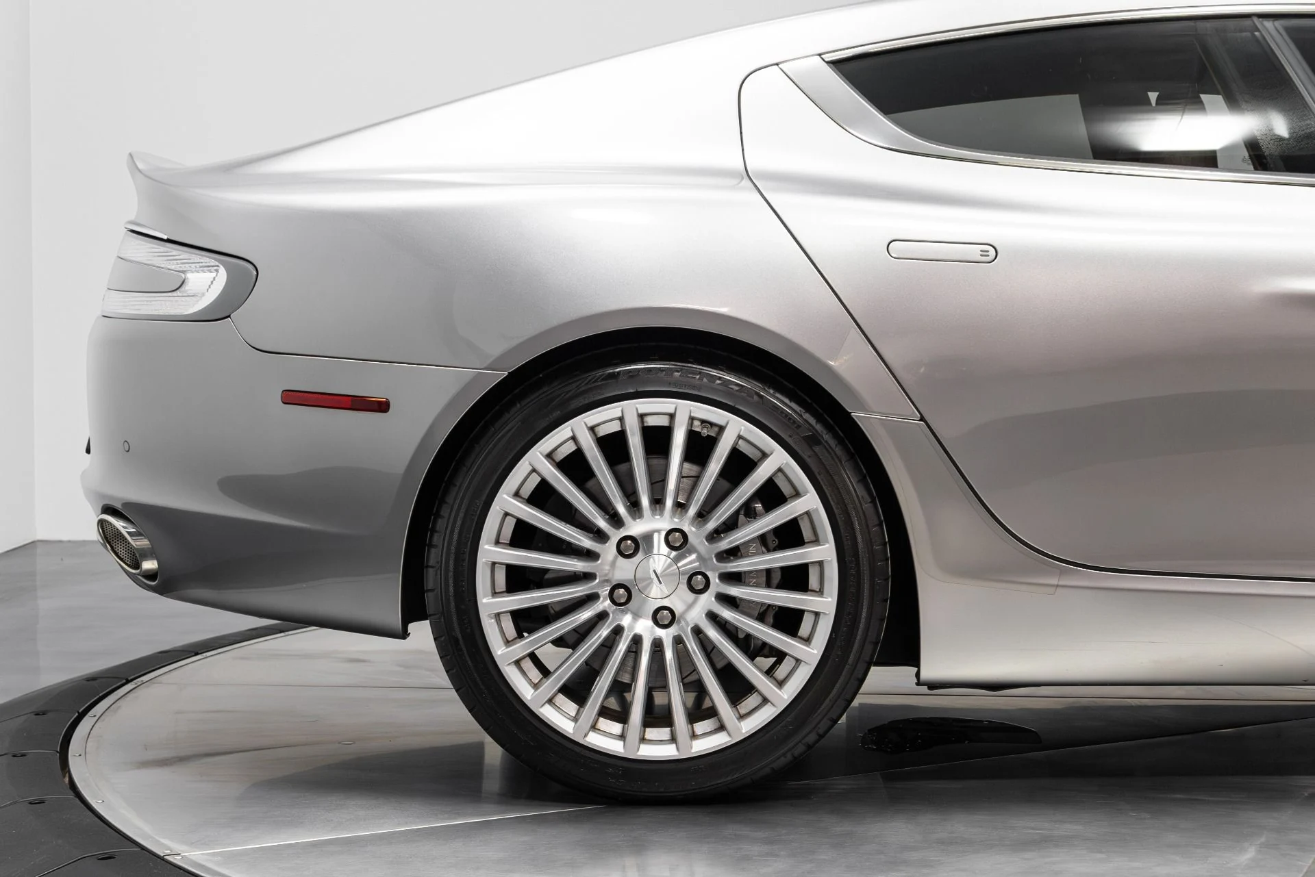 mph016_2587856386_Used_2016_Aston_Martin_Rapide_S_1767648441_f60ccf4137