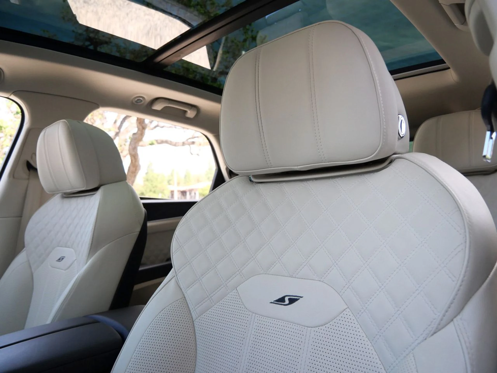 mph016_2587974490_dcfef73274e06f03023cf9c0f6392c18x_74341107d4