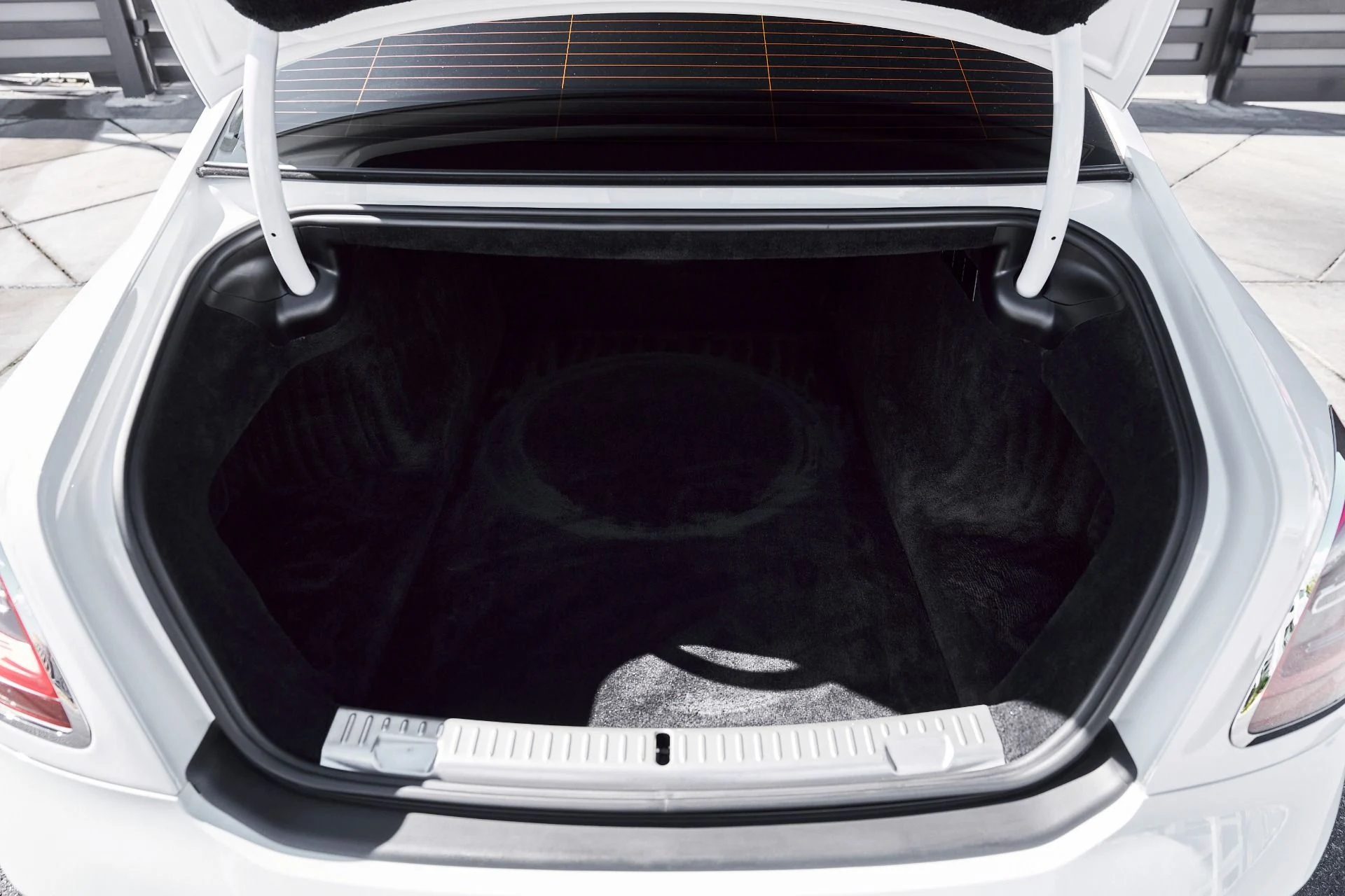 mph016_2588729590_Used_2022_Rolls_Royce_Ghost_Base_1772765968_9bd5aaaf03