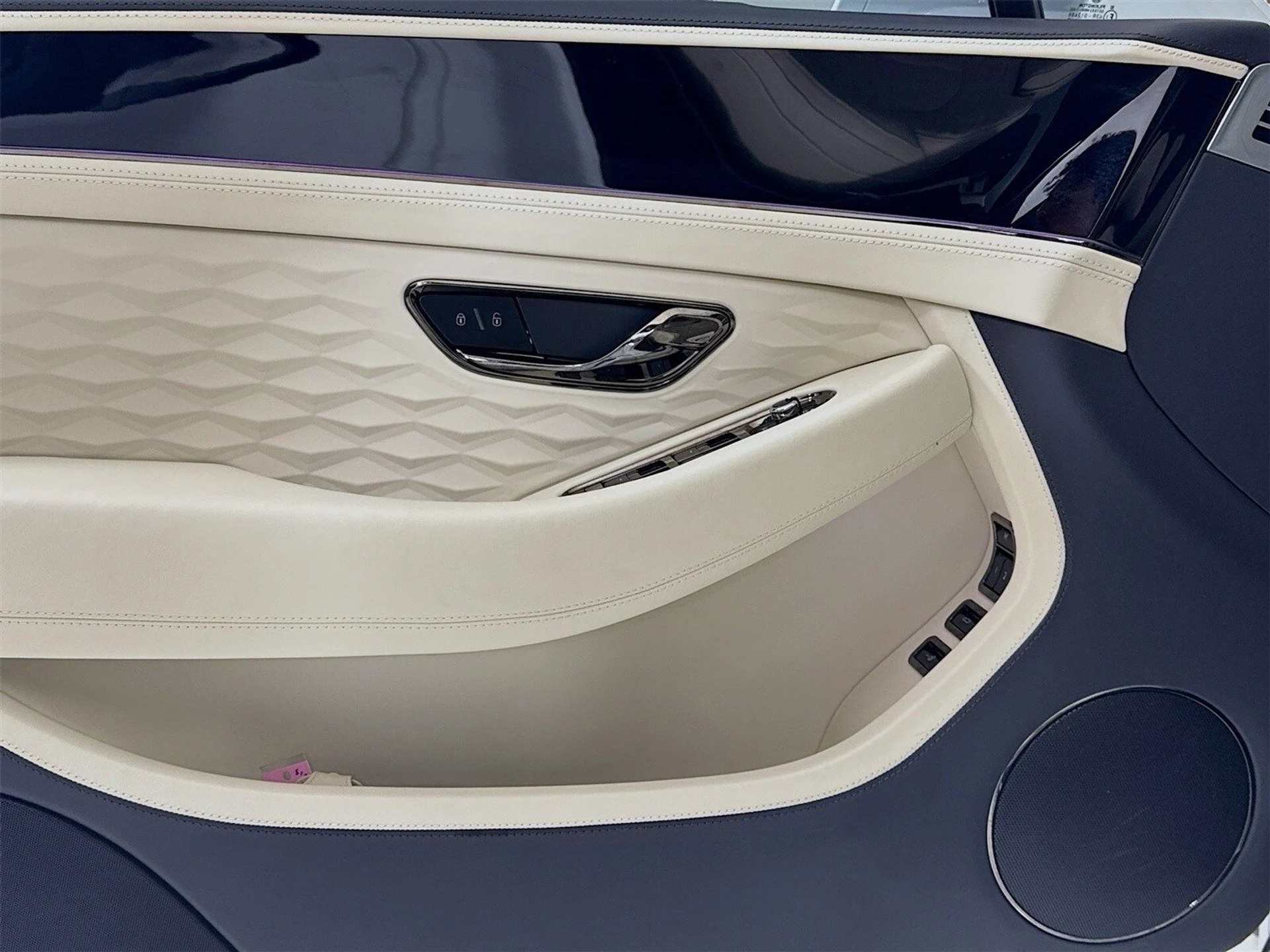 mph016_2595182753_ff5d00695e648518f8a4ef64baf82cd0x_b4b6b880ce