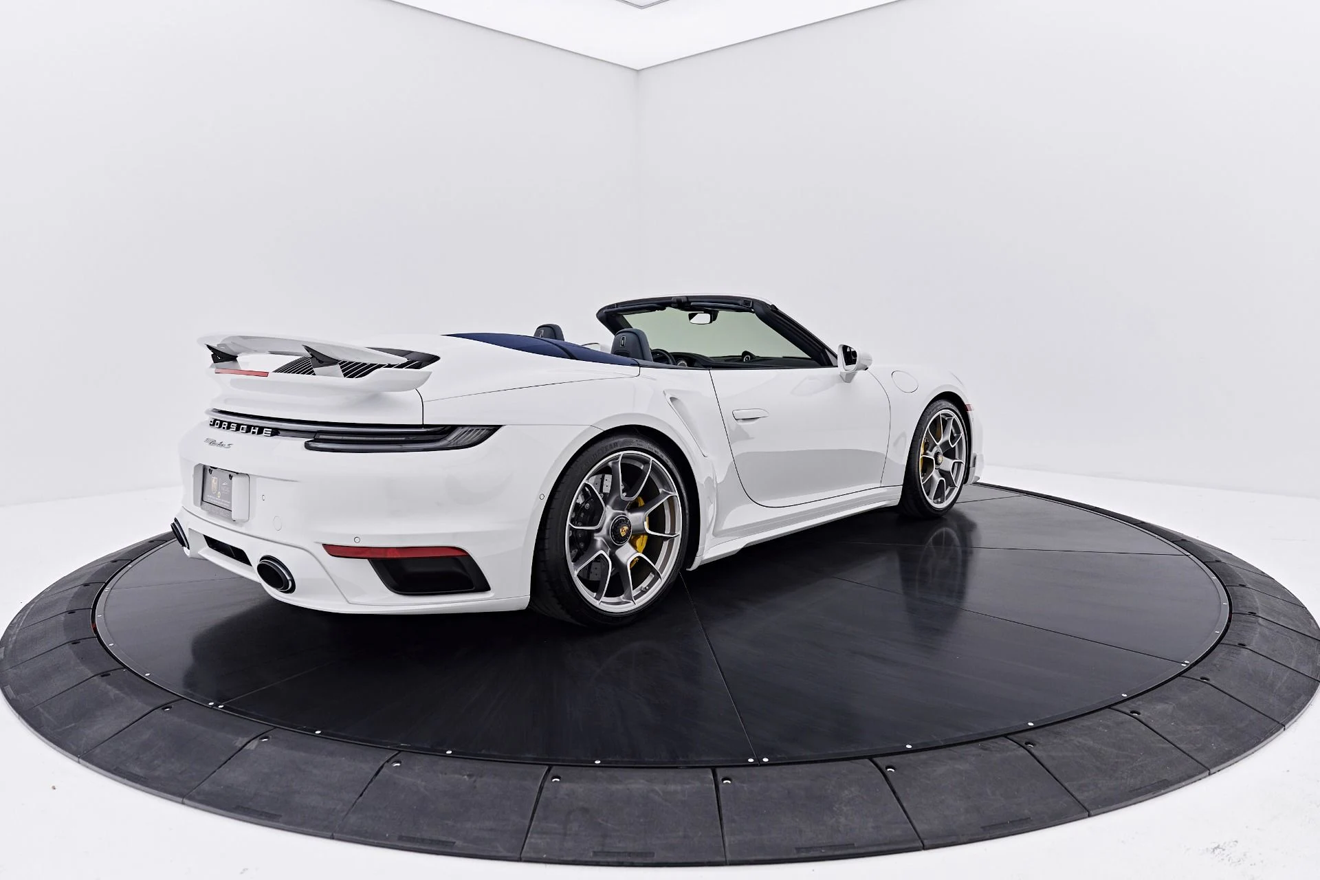 mph016_2602705481_Used_2025_Porsche_911_Turbo_S_1788486893_9a3c52f7f1