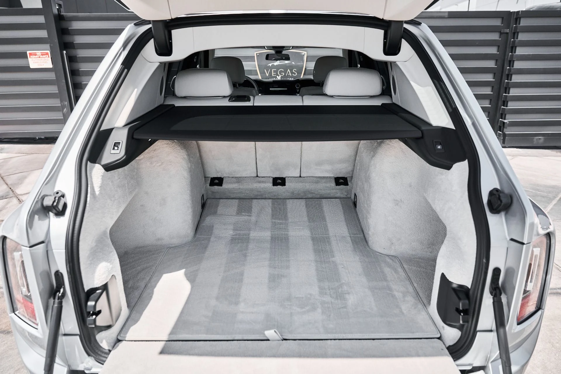 mph016_2603689921_Used_2025_Rolls_Royce_Cullinan_Base_1781217268_065138d9da