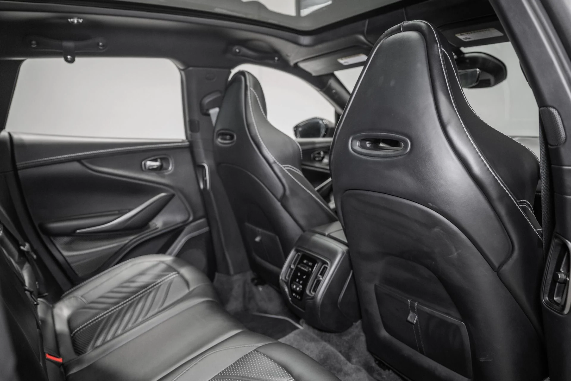 mph016_2603953789_New_2023_Aston_Martin_DBX_707_1785777382_2ba161f44a