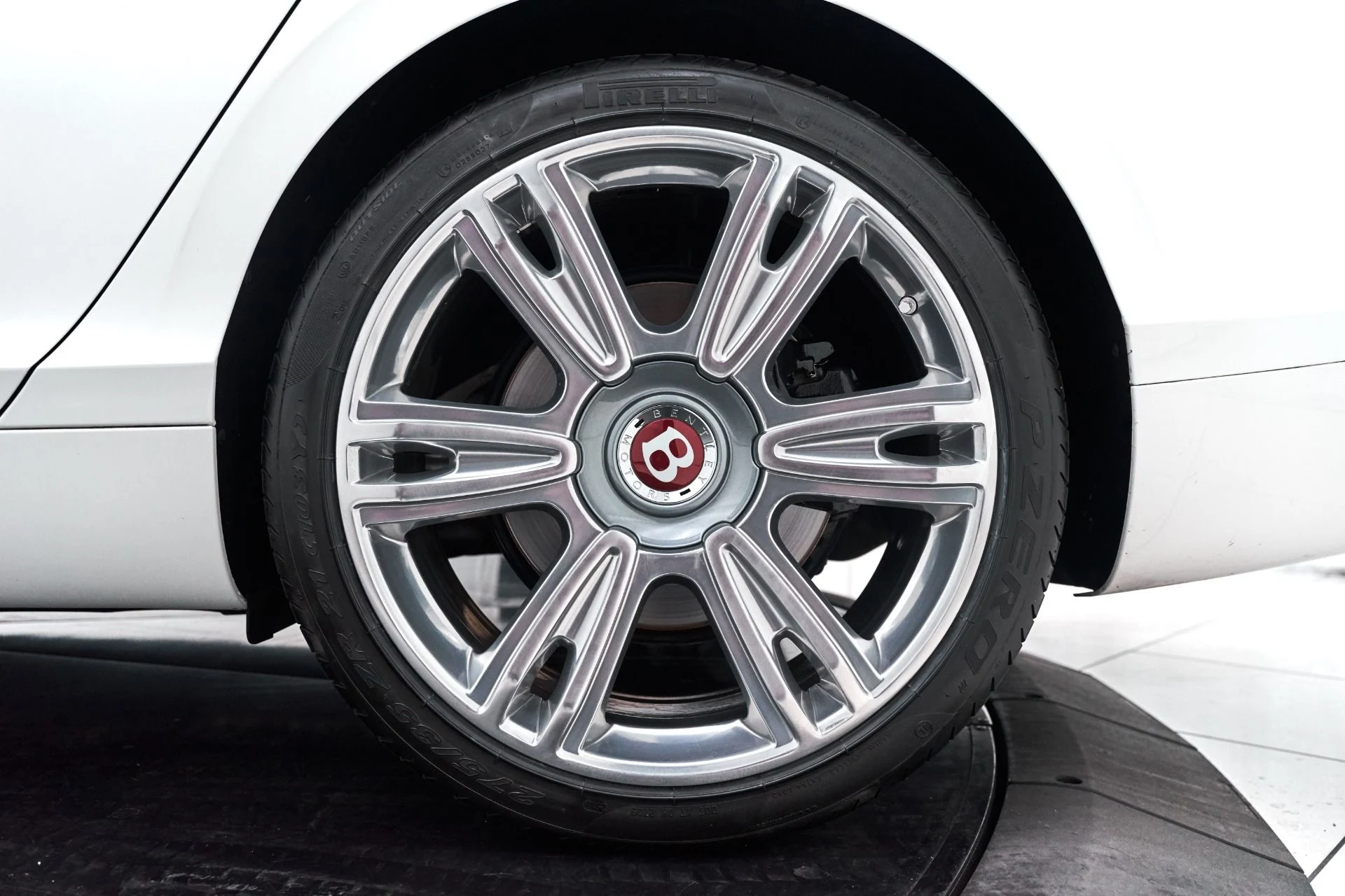 mph016_2605351543_Used_2015_Bentley_Flying_Spur_V8_1615575338_52e9961b23