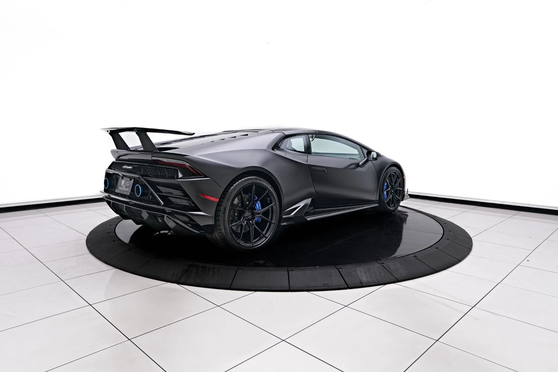 mph016_2610359536_Used_2021_Lamborghini_Huracan_EVO_Base_1758314632_eee694d8ec