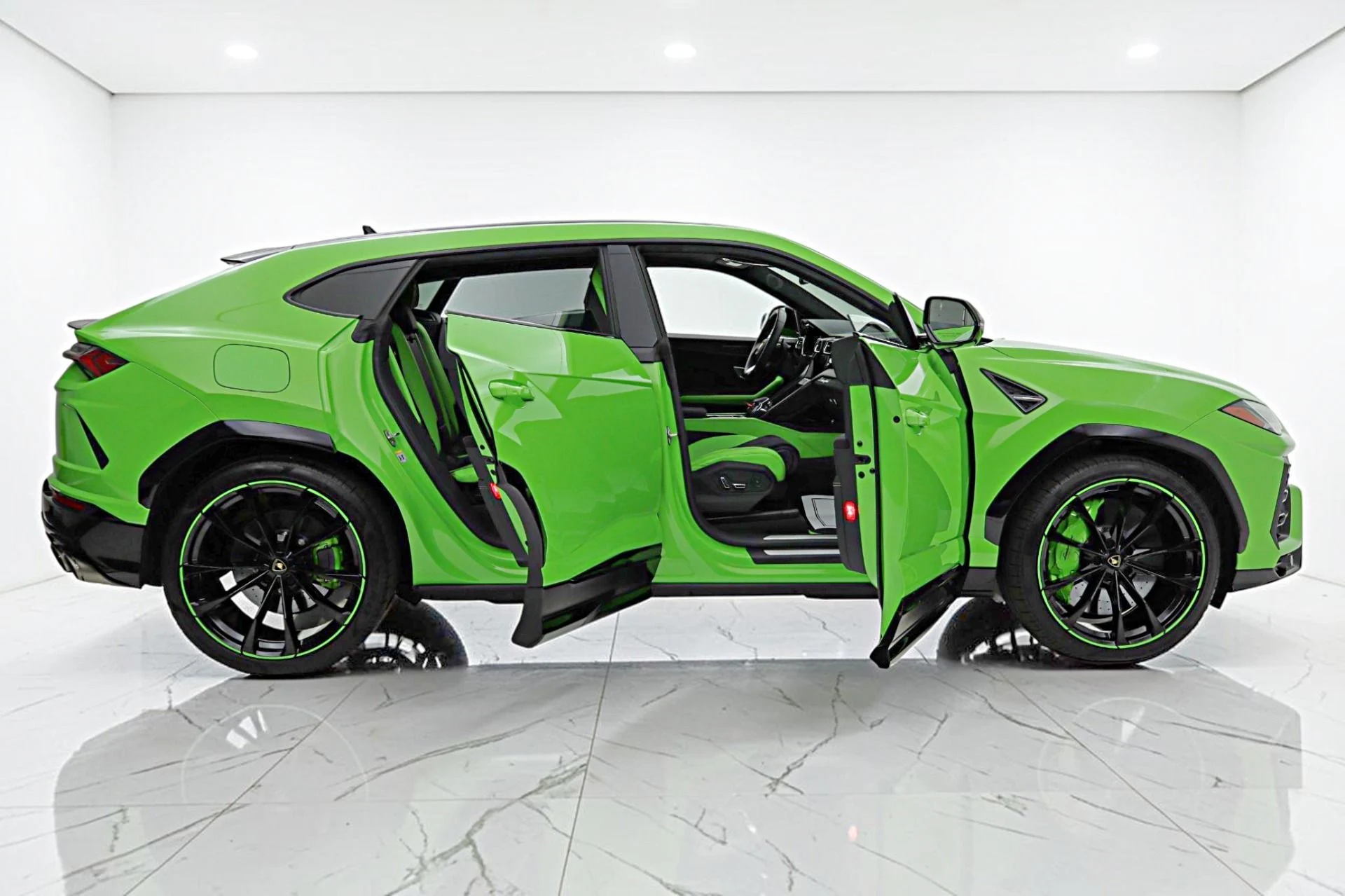 mph016_2611279936_Used_2021_Lamborghini_Urus_SELEZIONE_PRE_OWNED_CERTIFIED_PEARL_CAPSULE_f098b7cb9e