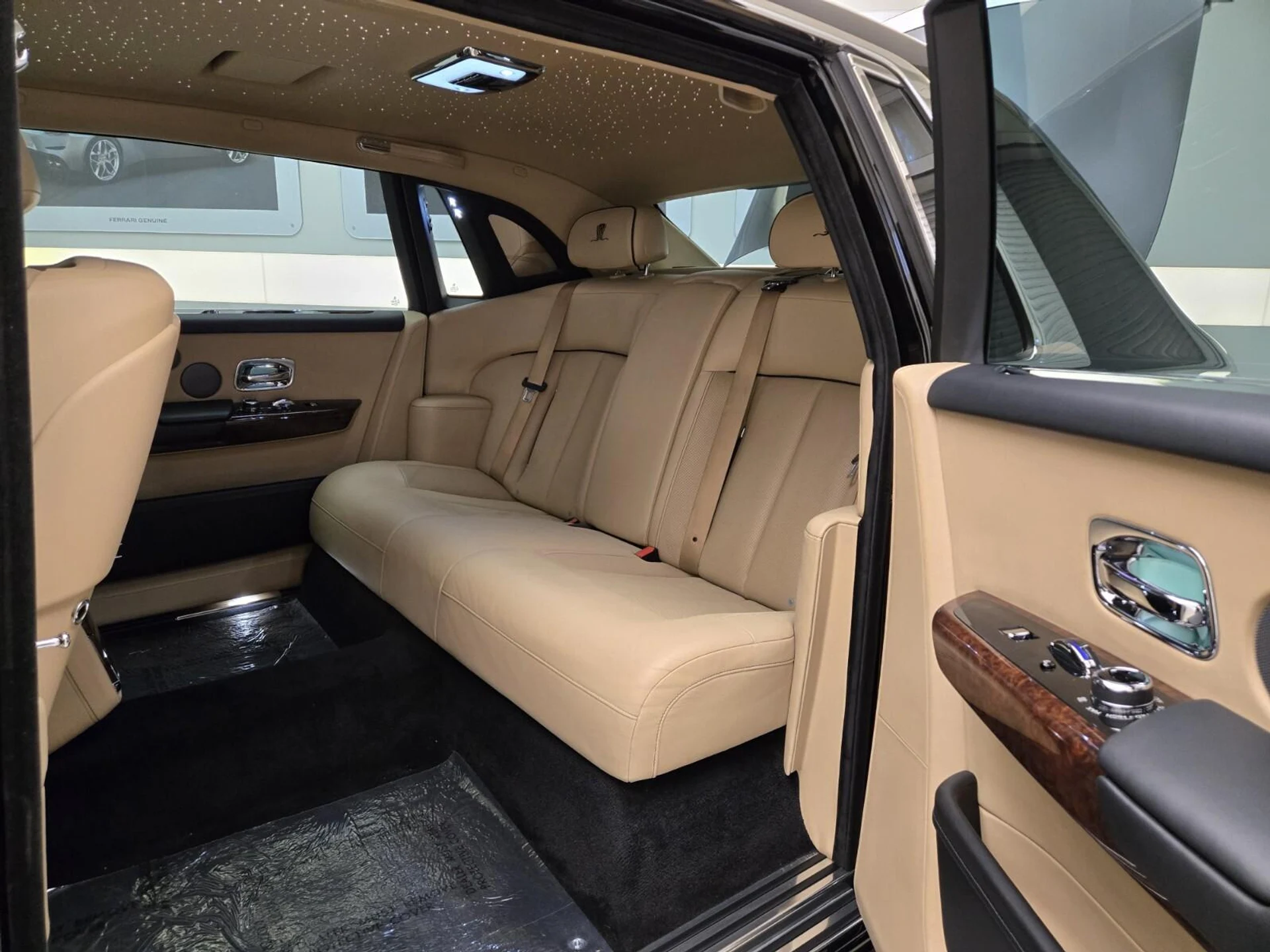 mph016_2612412772_Used_2020_Rolls_Royce_Phantom_1759993942_57708be268