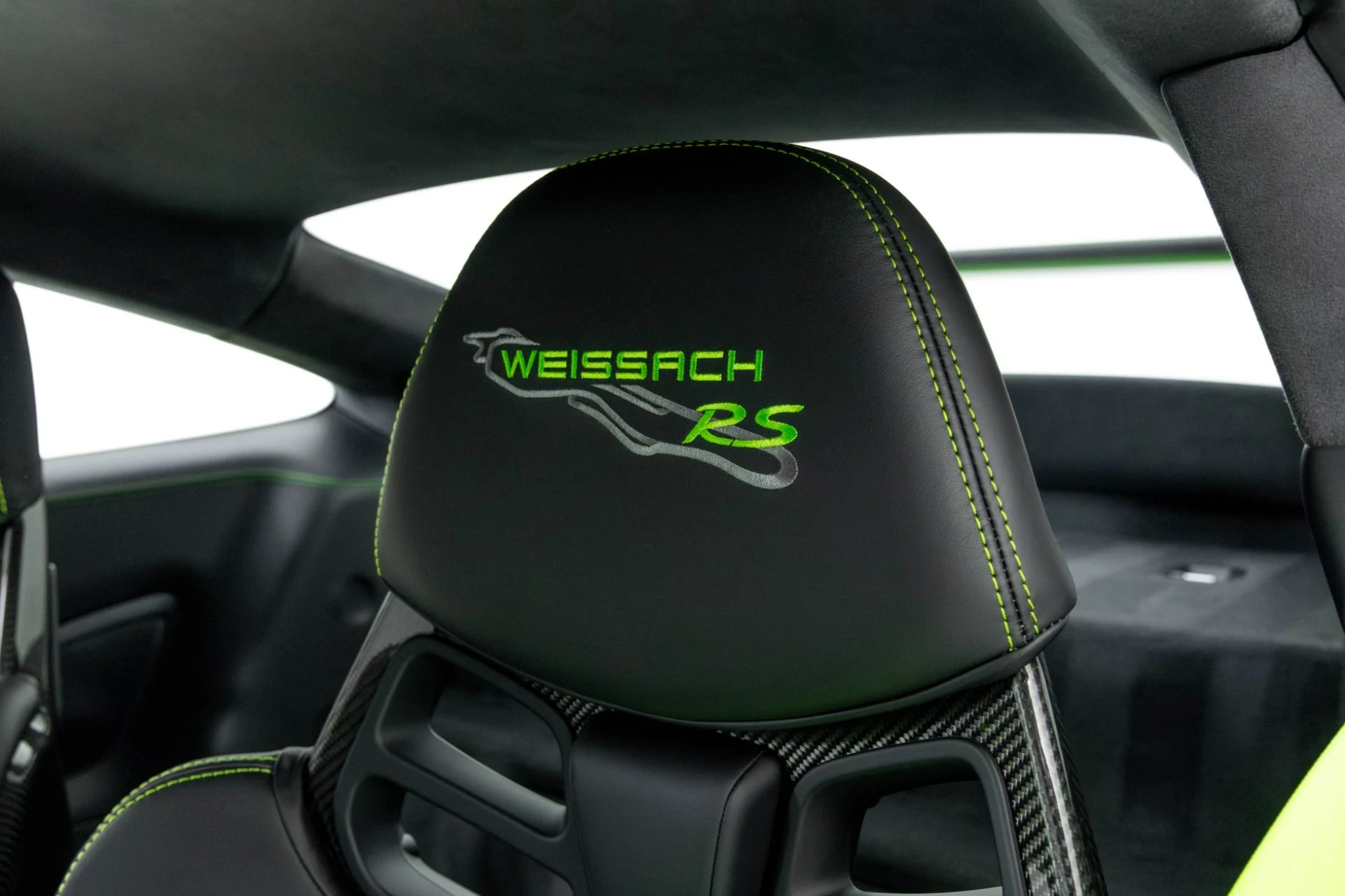 mph016_2615217451_Used_2019_Porsche_911_GT_3_RS_1763595268_eceee6f4de