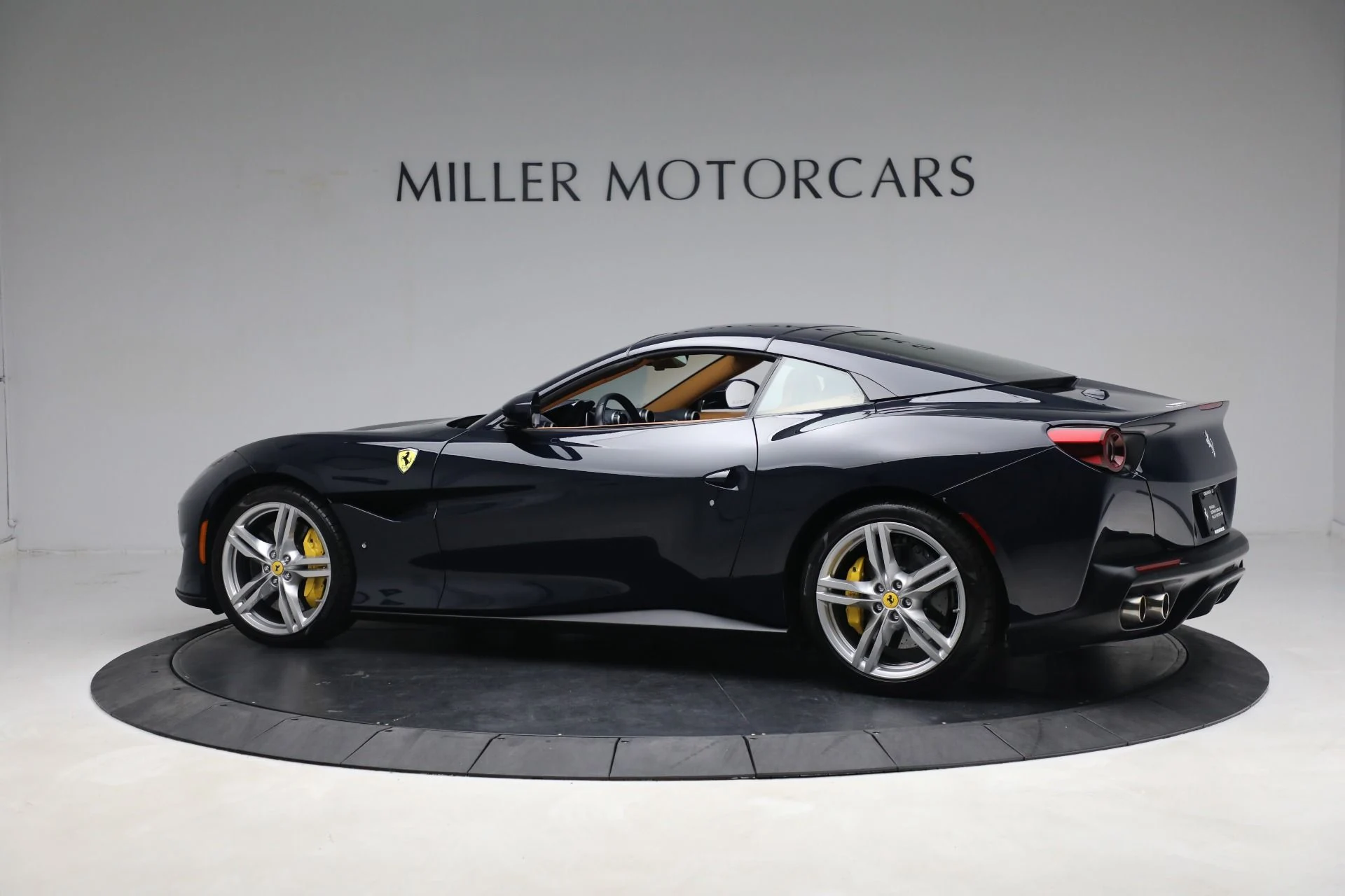 mph016_2626890855_Used_2019_Ferrari_Portofino_a7e1ce5aeb