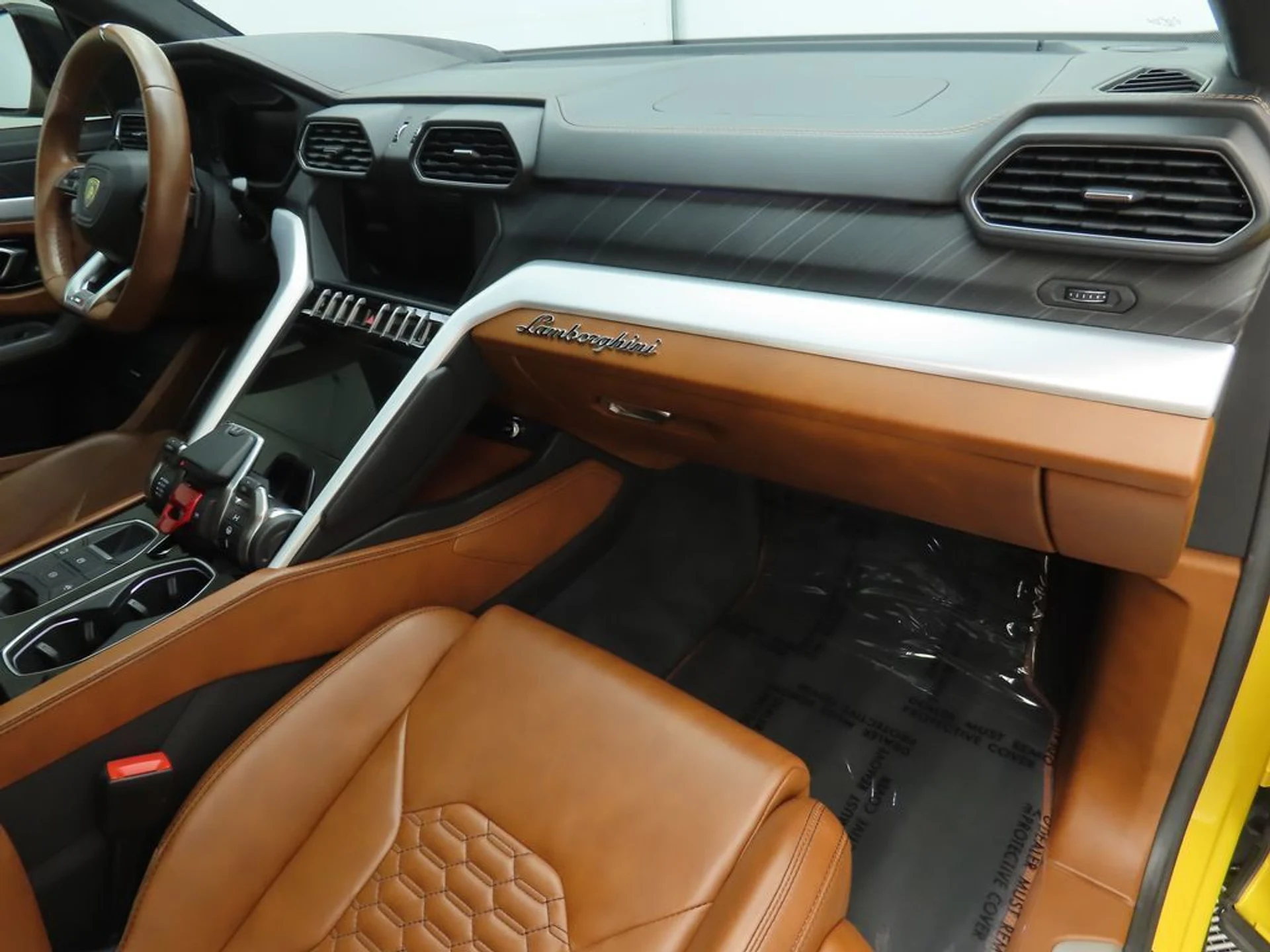 mph016_2626941351_used_2019_lamborghini_urus_awd_8119_22960416_17_1024_1e466026c4