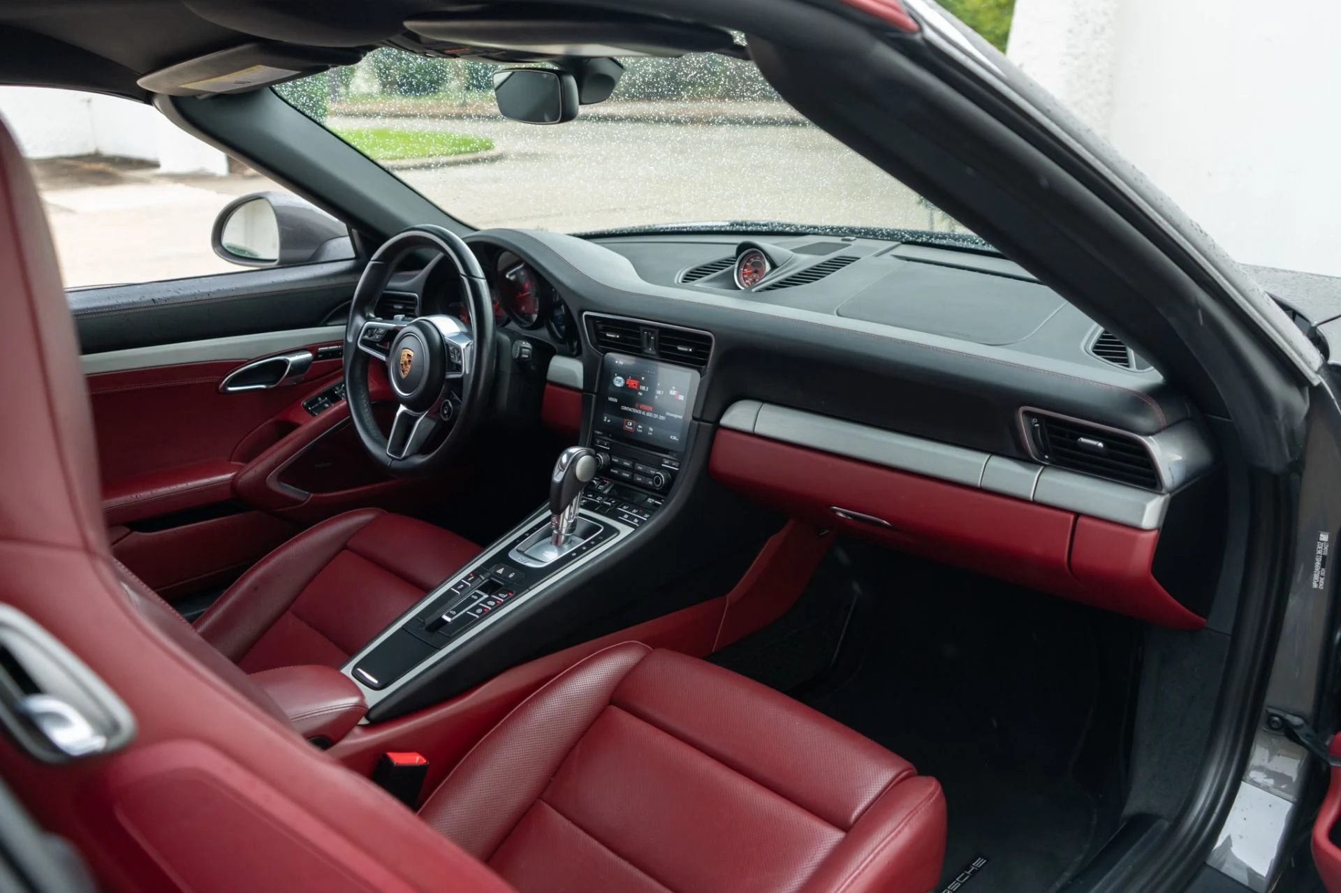 mph016_2631160734_Used_2017_Porsche_911_Targa_4_S_1788300872_b18e566e73