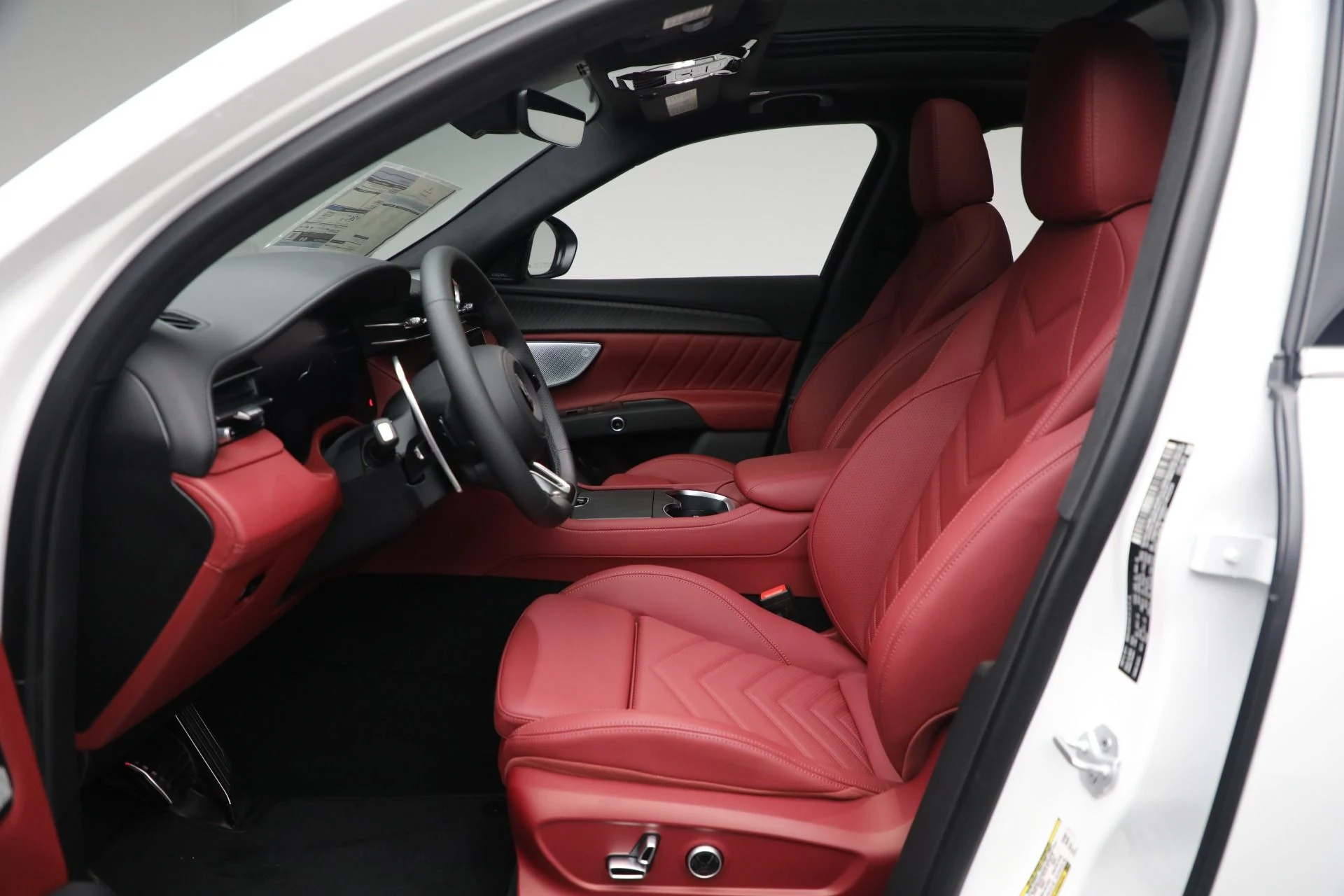 mph016_2634407050_New_2025_Maserati_Grecale_58e5c48552