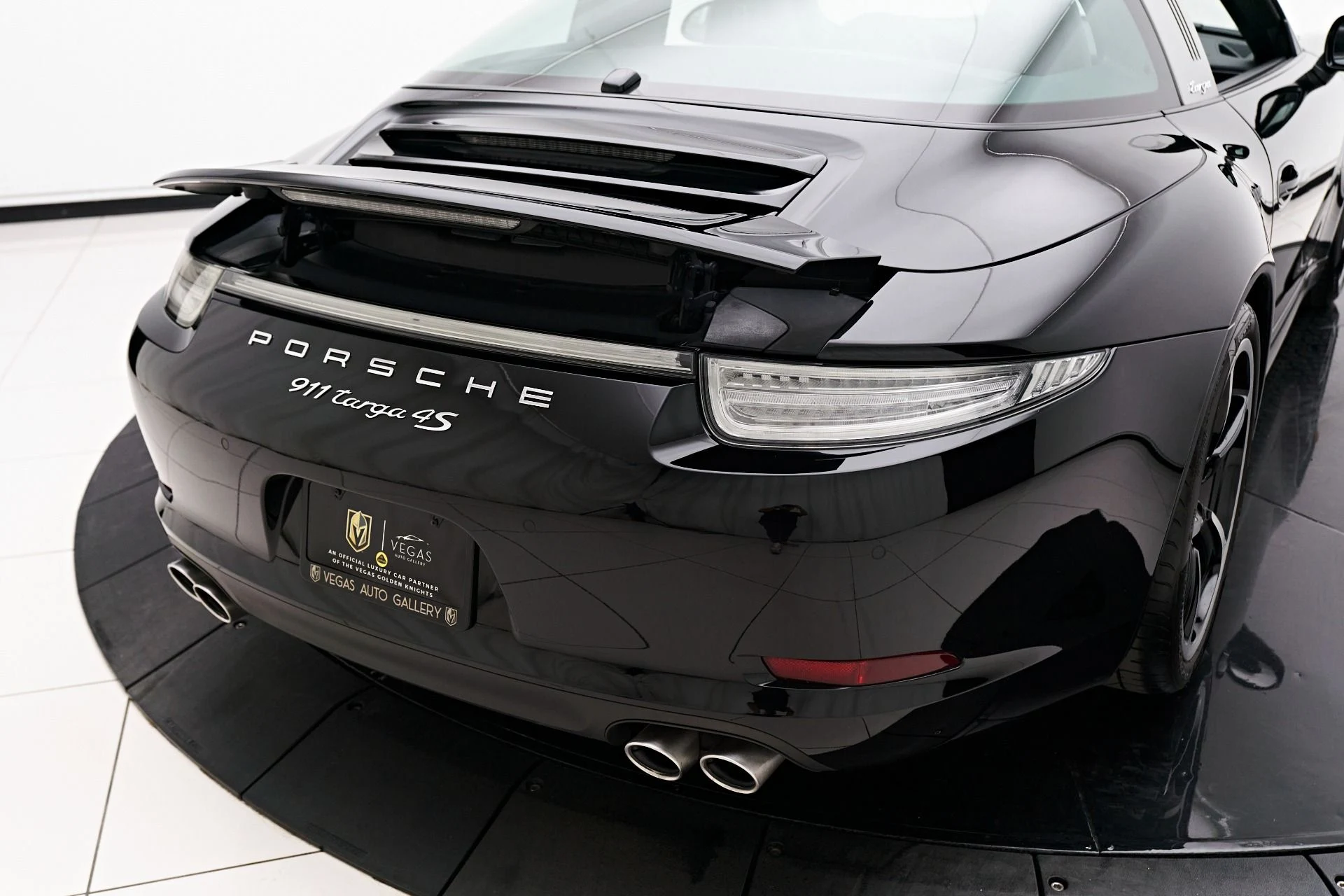 mph016_2637697702_Used_2016_Porsche_911_Targa_4_S_1708643466_3c742df7a4