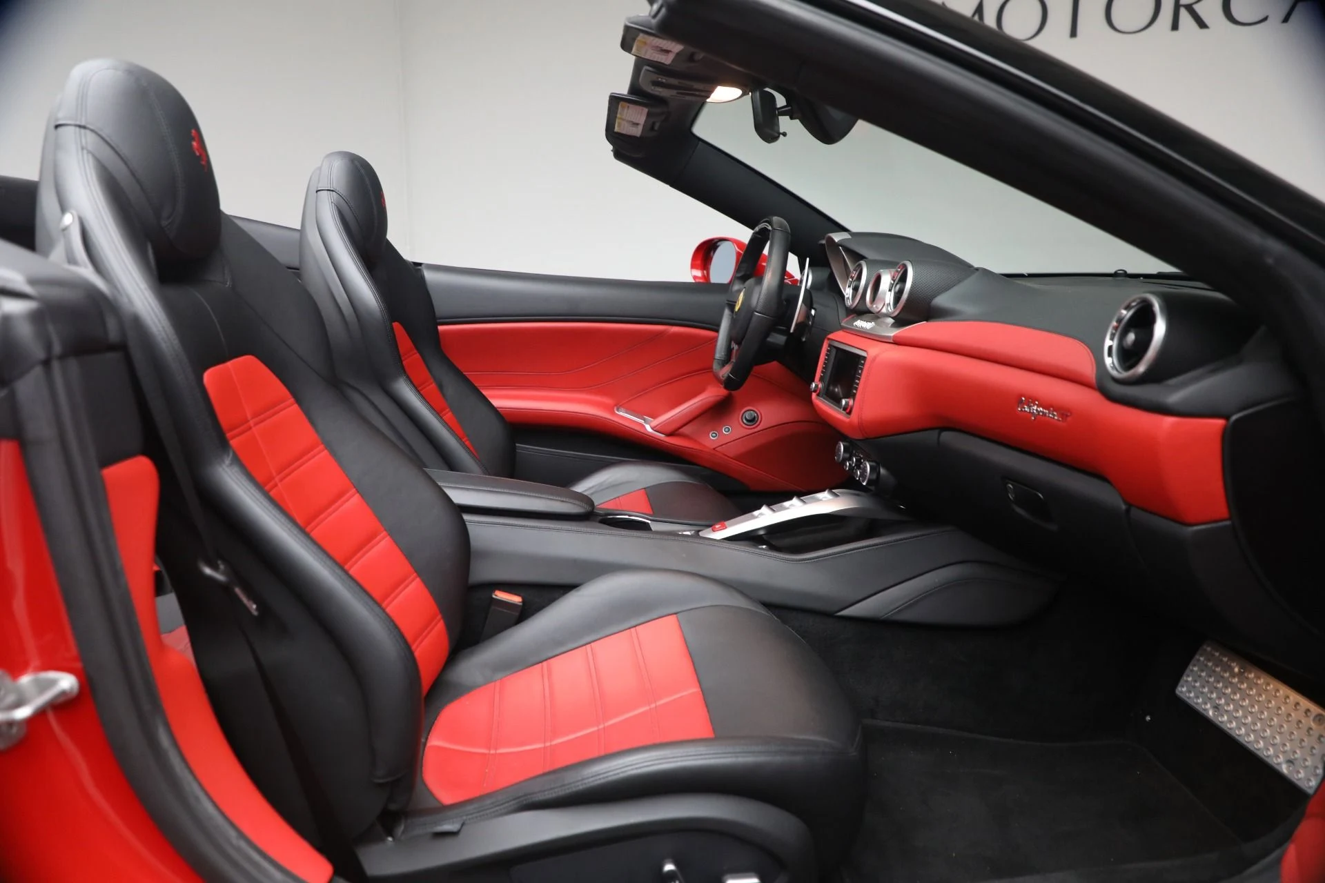 mph016_2642416131_Used_2017_Ferrari_California_T_1787347331_b5bbafc96e