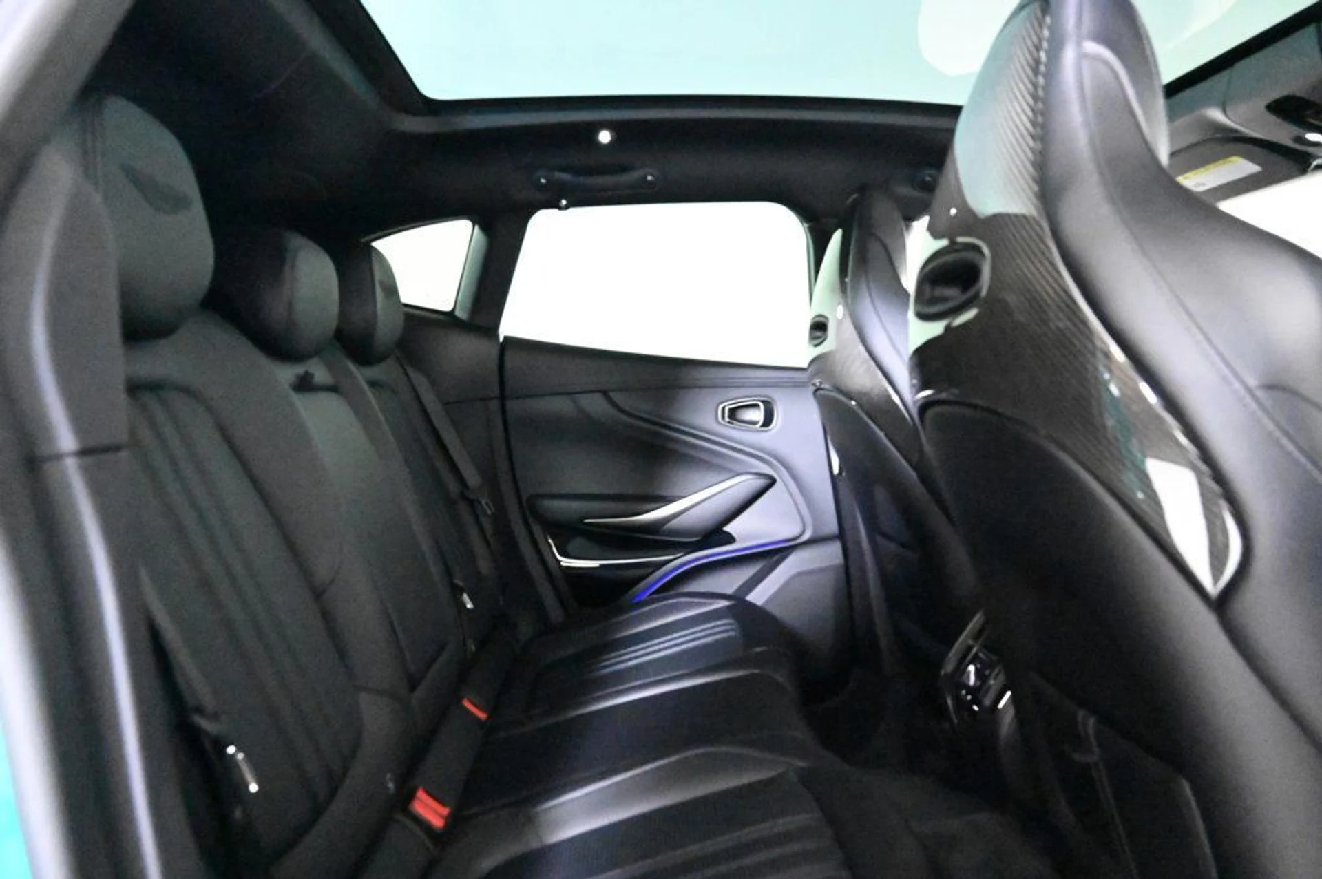 mph016_2644662253_new_2026_aston_martin_dbx_707awd_11350_22968751_16_1024_8aff7e4f4f