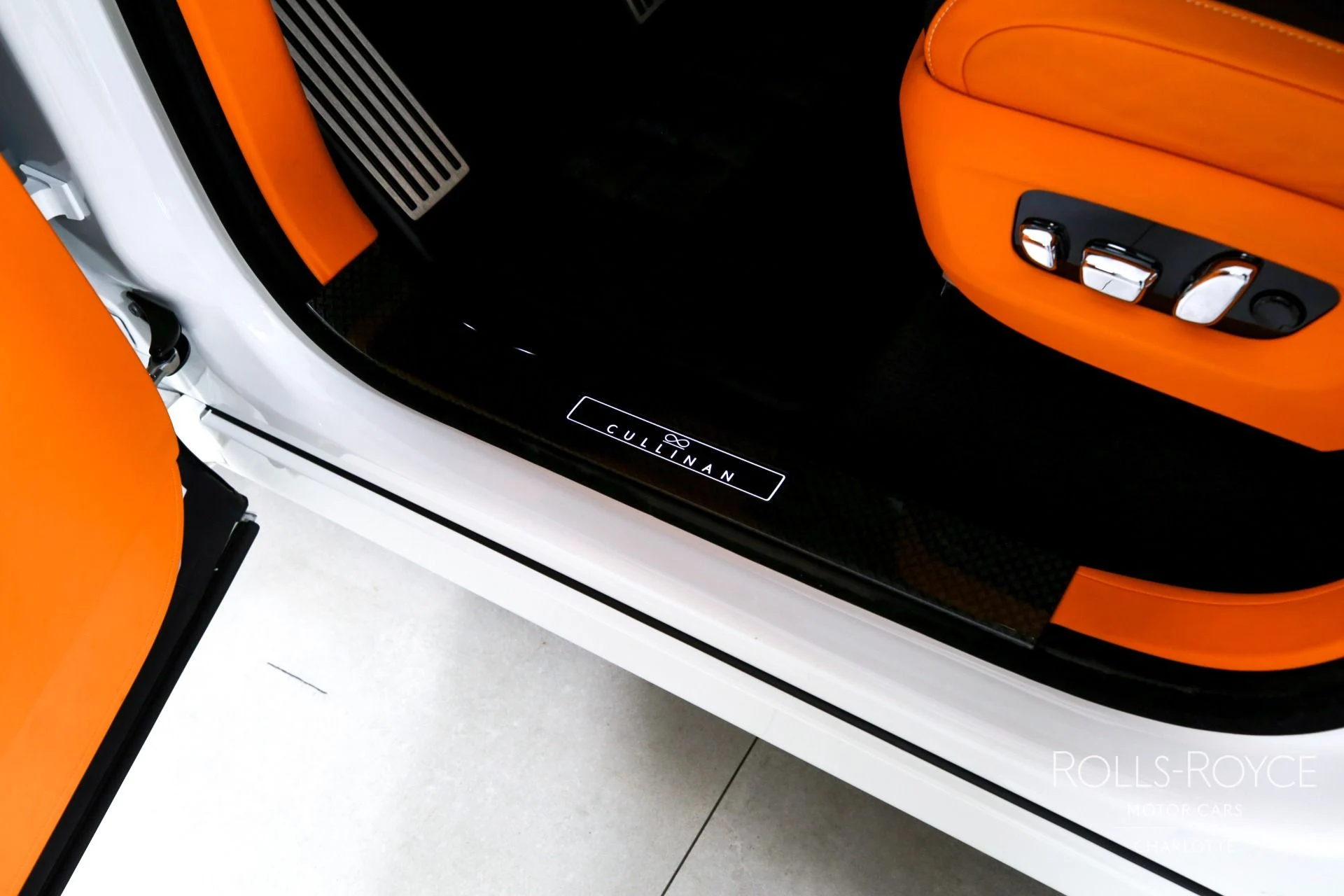 mph016_2650644171_Used_2025_Rolls_Royce_Black_Badge_Cullinan_1773240661_5cd75dbcde