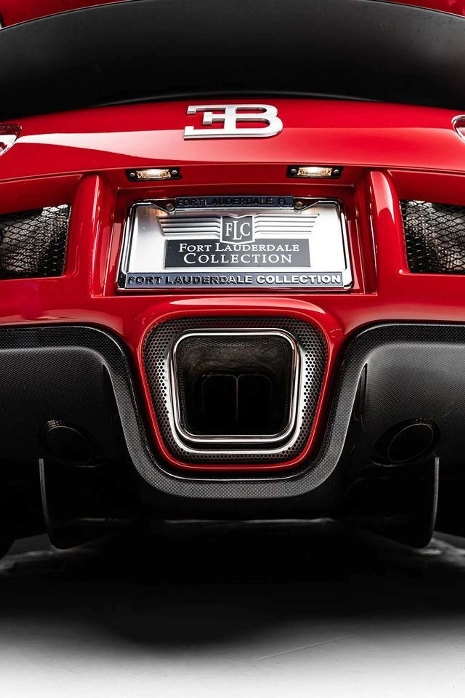 mph016_2654449215_used_2008_bugatti_veyron_9689_23069704_21_640_7c14d63a21