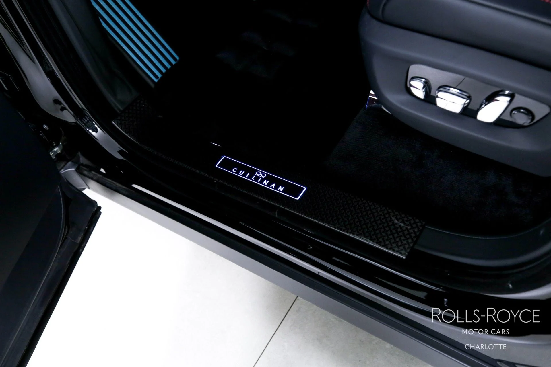 mph016_2676755709_Used_2024_Rolls_Royce_Black_Badge_Cullinan_1746462065_1d95fafad1